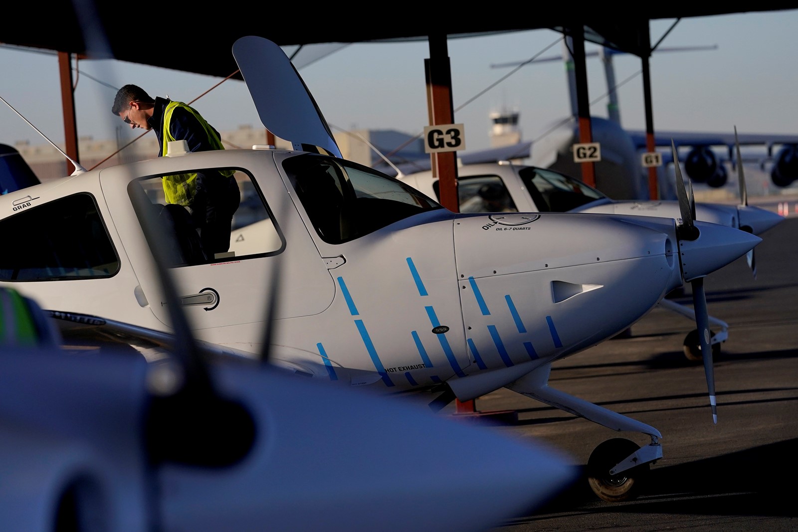 Pilot_Shortage_44945--ac2cf_1059581906.jpg