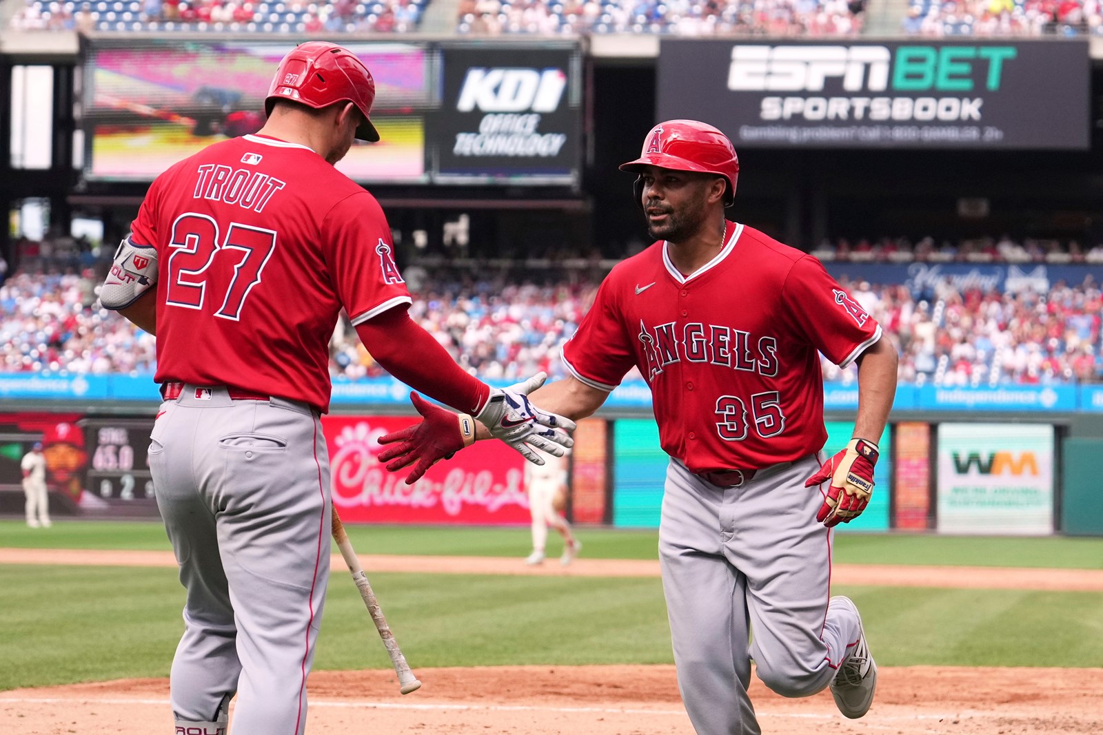 Angels_Phillies_Baseball_89075--87d10_1095525401.jpg