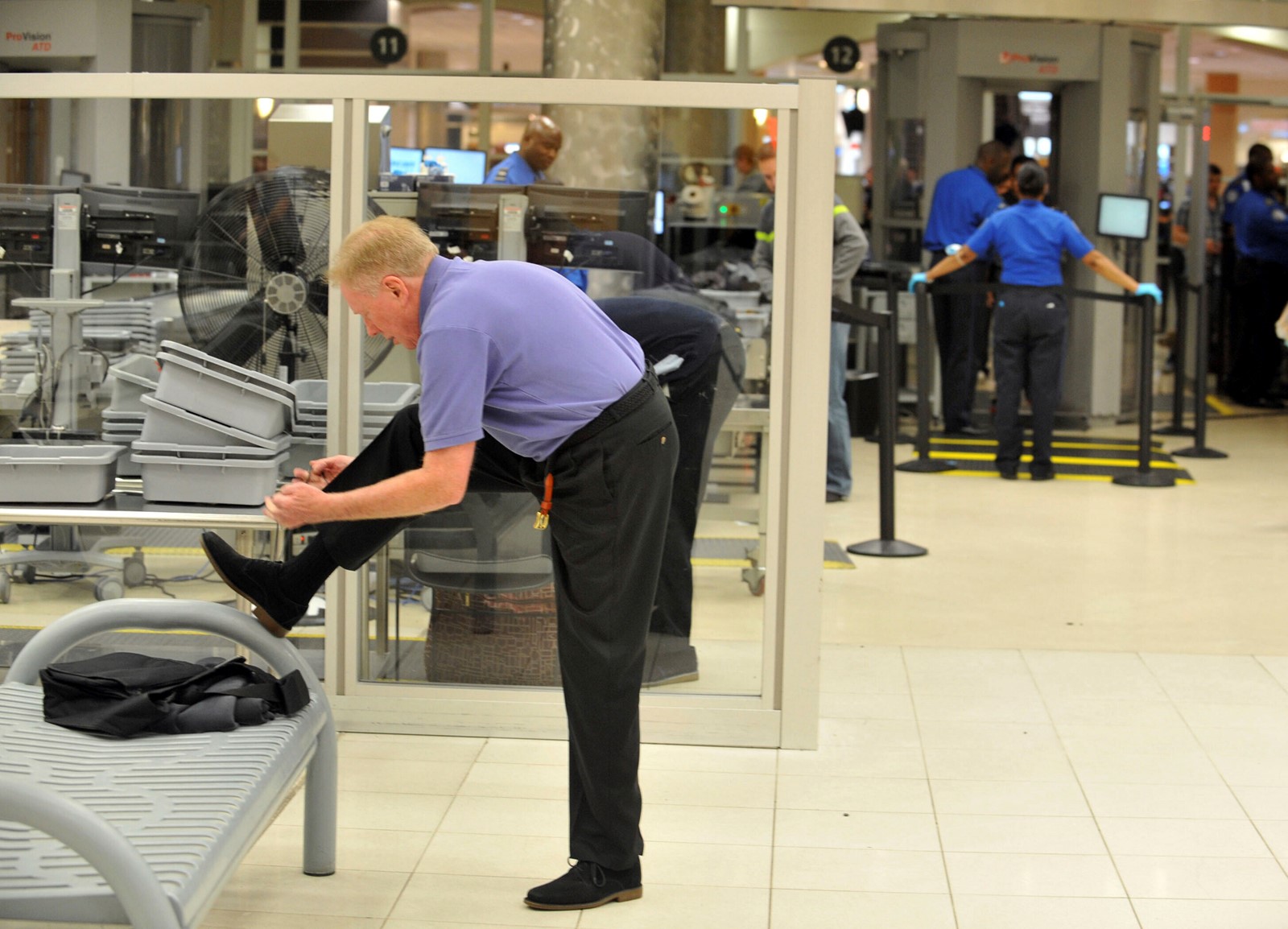 TSA_Shoes_Security_14323--90636_1095134700.jpg