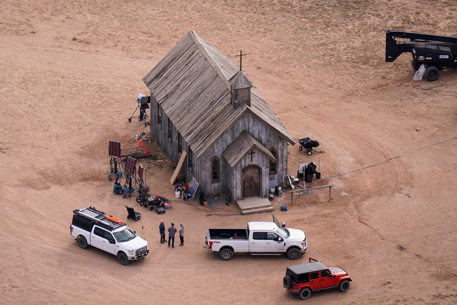 Alec_Baldwin_Set_Shooting_35684--f0c2a_1059991509.jpg