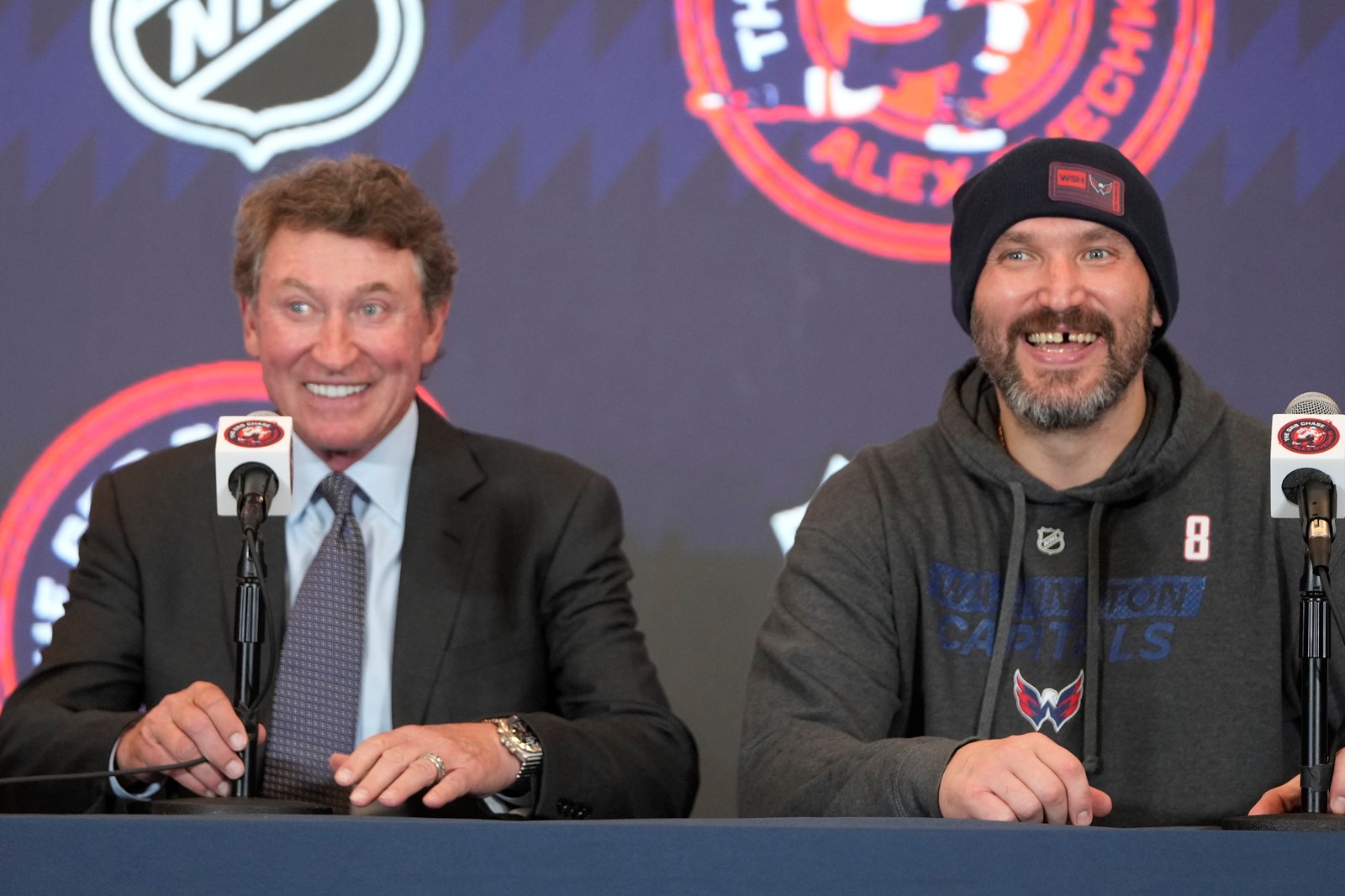 Blackhawks_Captials_Hockey_01246--c5757_1091629350.jpg