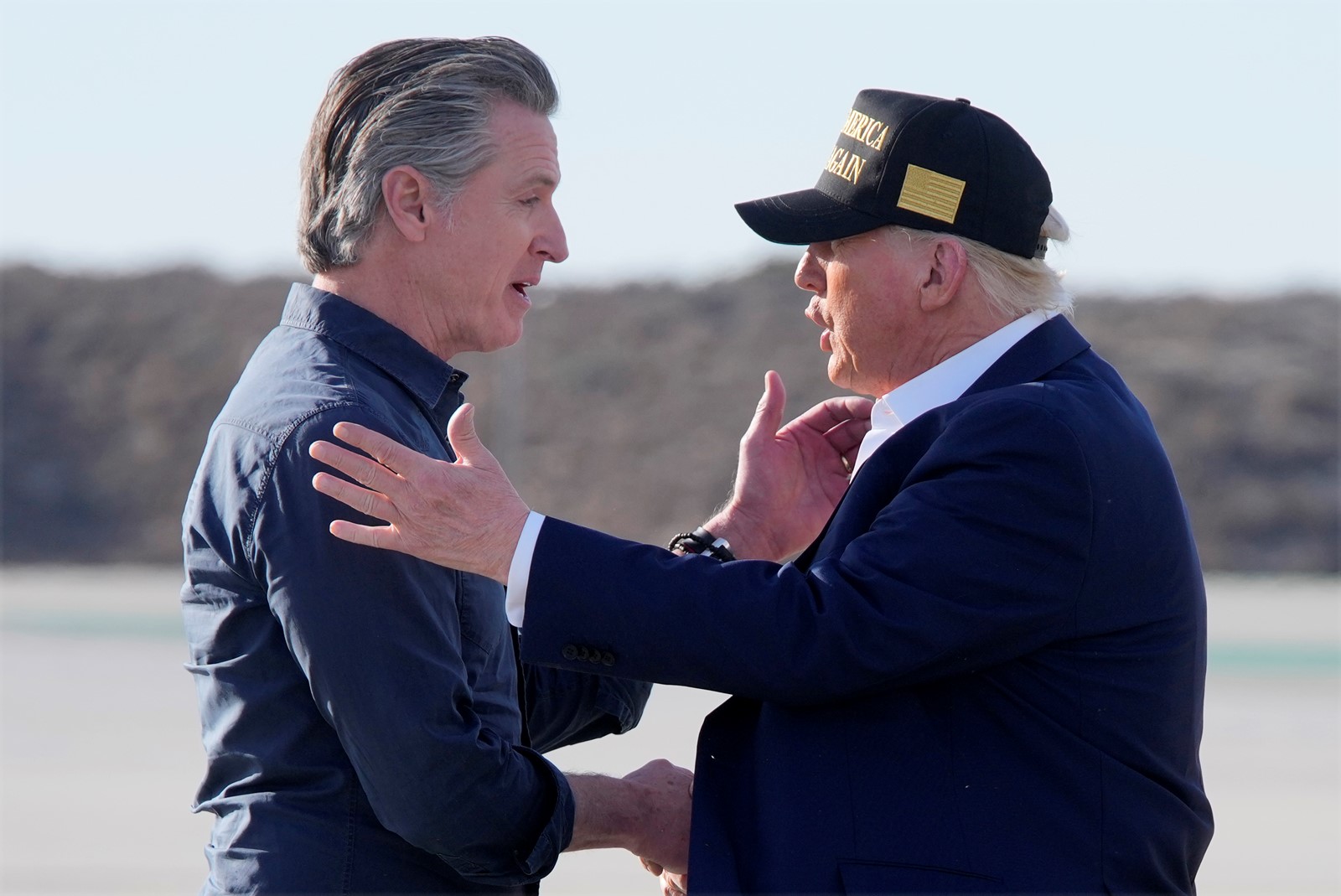 LDN-L-FIRE-TRUMP-VISIT-0125-15_1089245435.jpg
