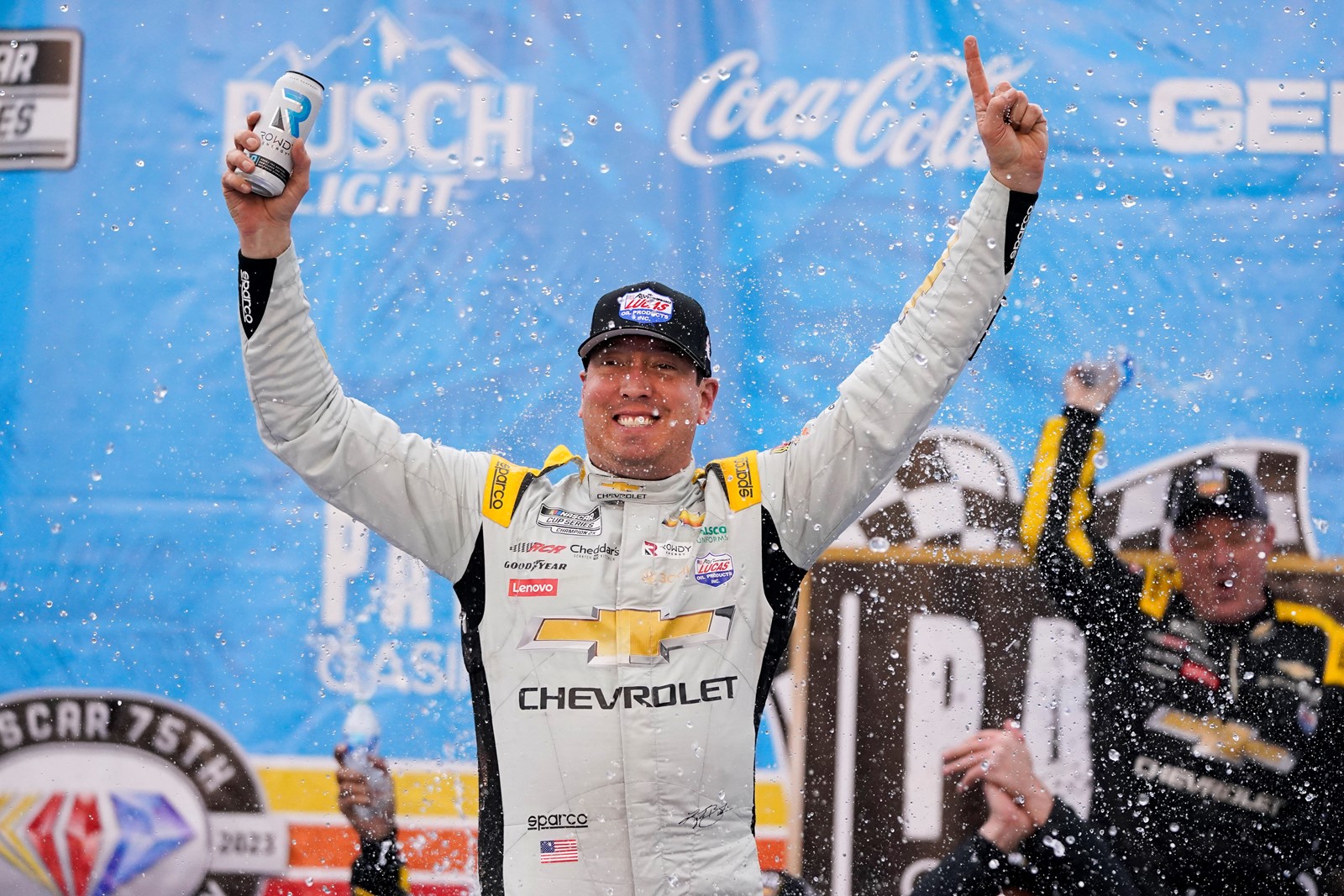 NASCAR_Fontana_Auto_Racing_16977--a4a2c_1060225726.jpg