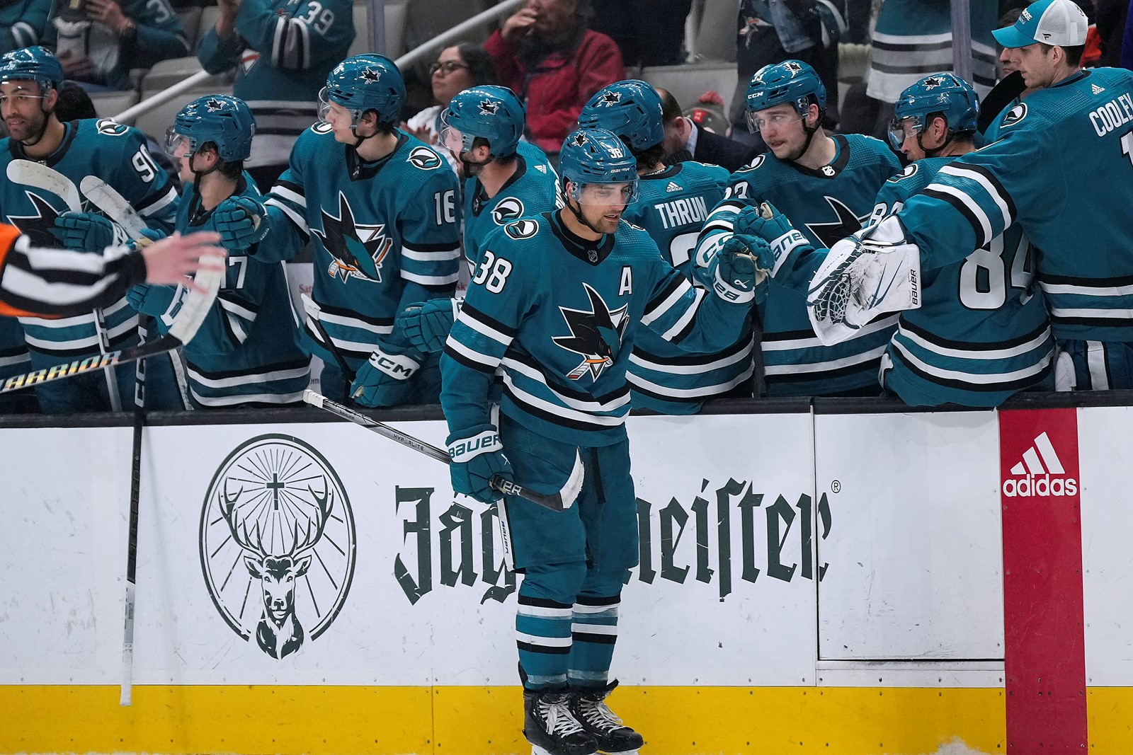 Wild_Sharks_Hockey_79467--7005a_1077480661.jpg