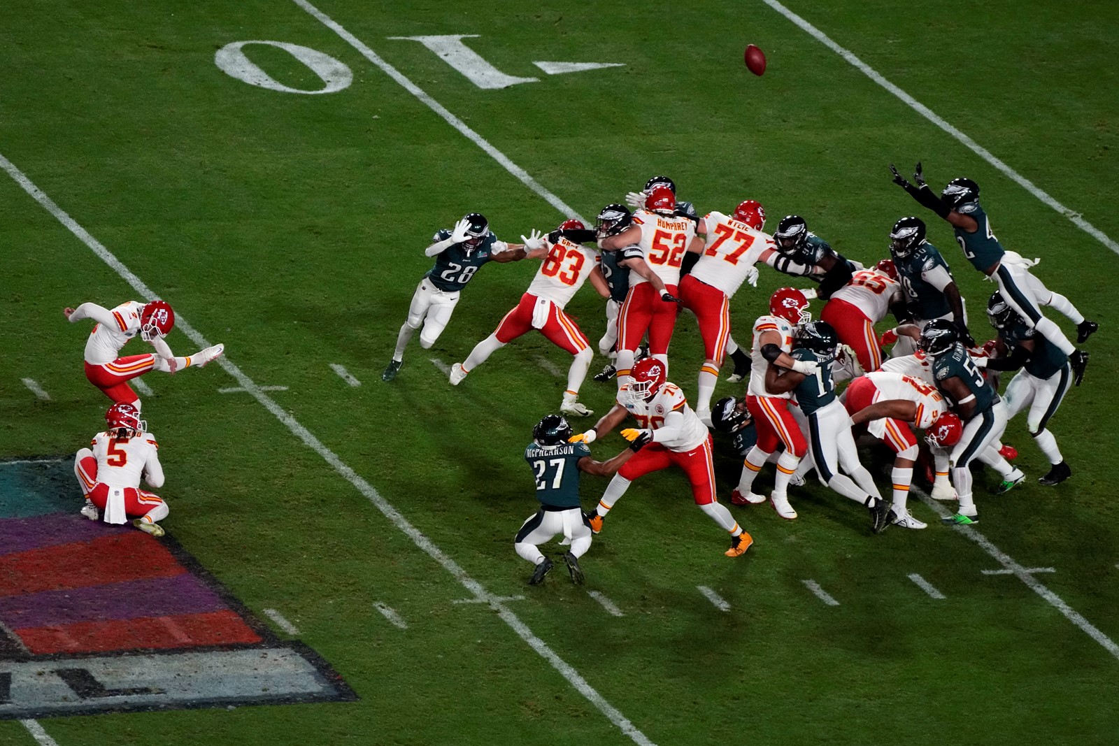 APTOPIX_Super_Bowl_Football_34842--06370_1059672723.jpg