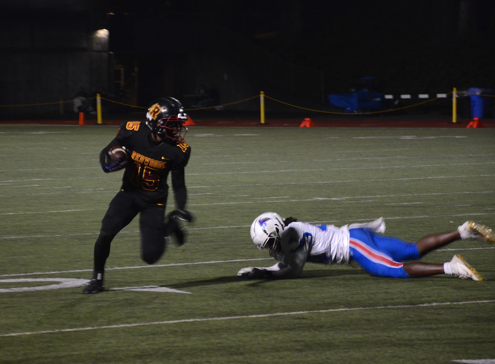 ETS-L-CRFOOTBALL-1208-01_caed2b_1087362411.jpg