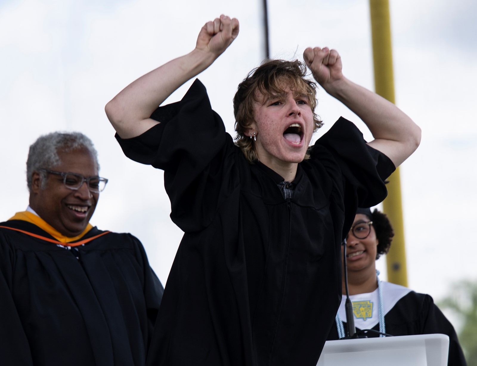 Men daryo boyida bir yigitni yalangoch holda kordim.