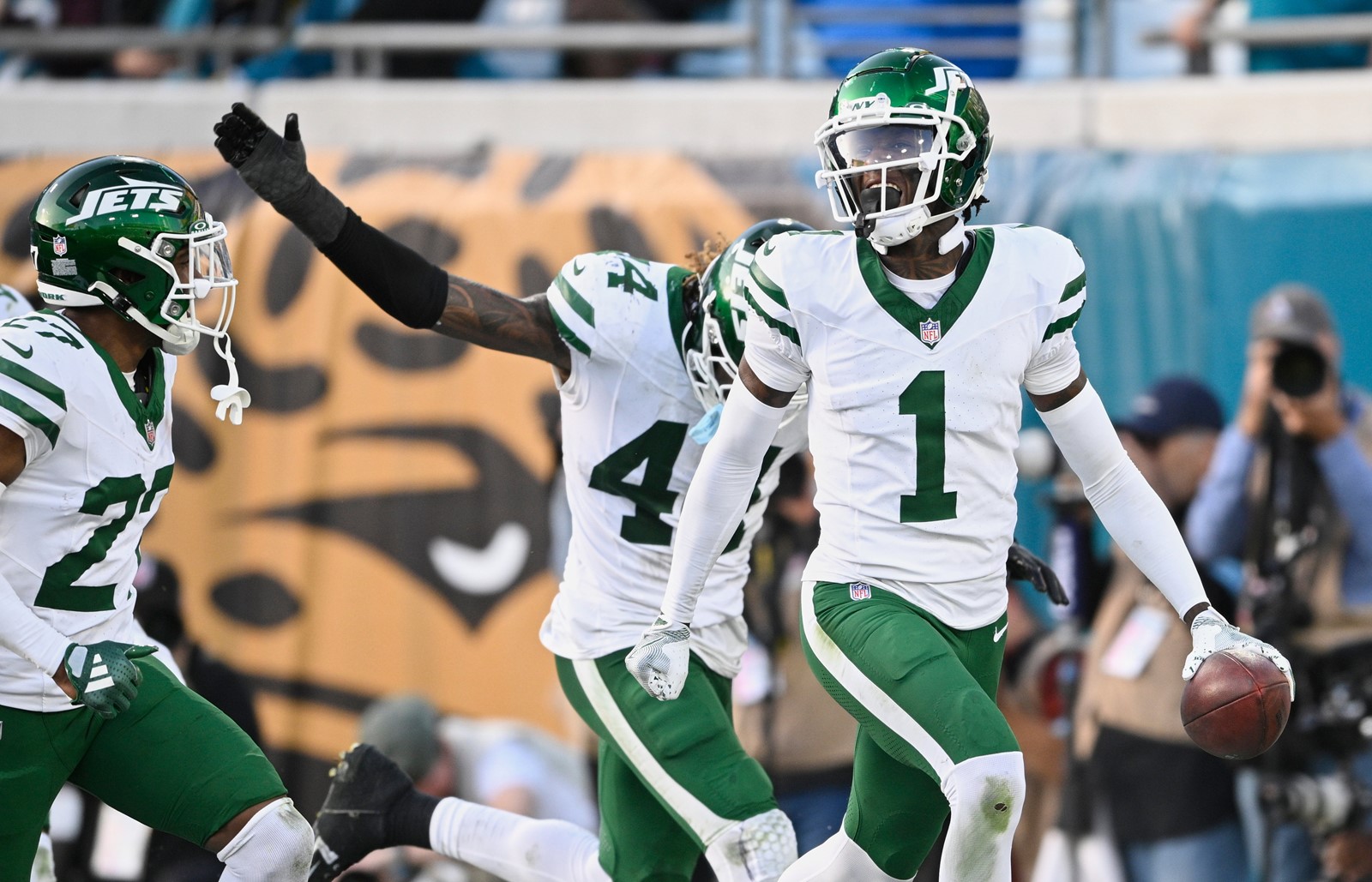 Top_5_Cornerbacks_Football_45818--89a94_1095359405.jpg