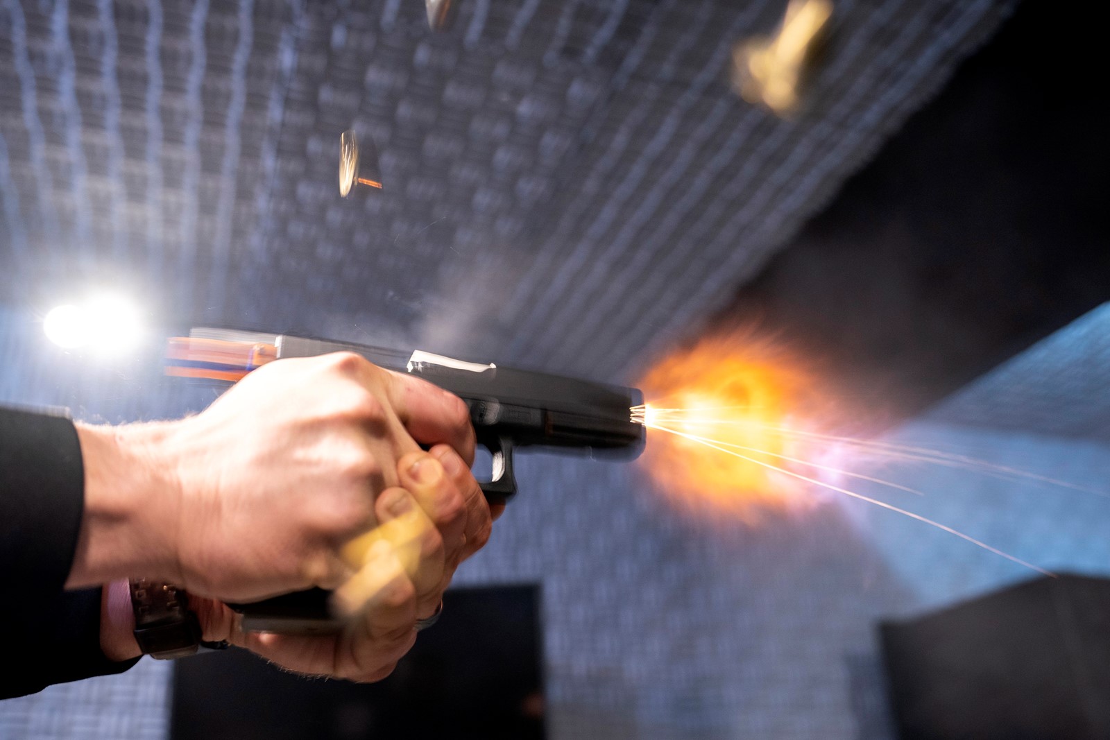 Making_Machine_Guns_15637--3ec96_1076025022.jpg