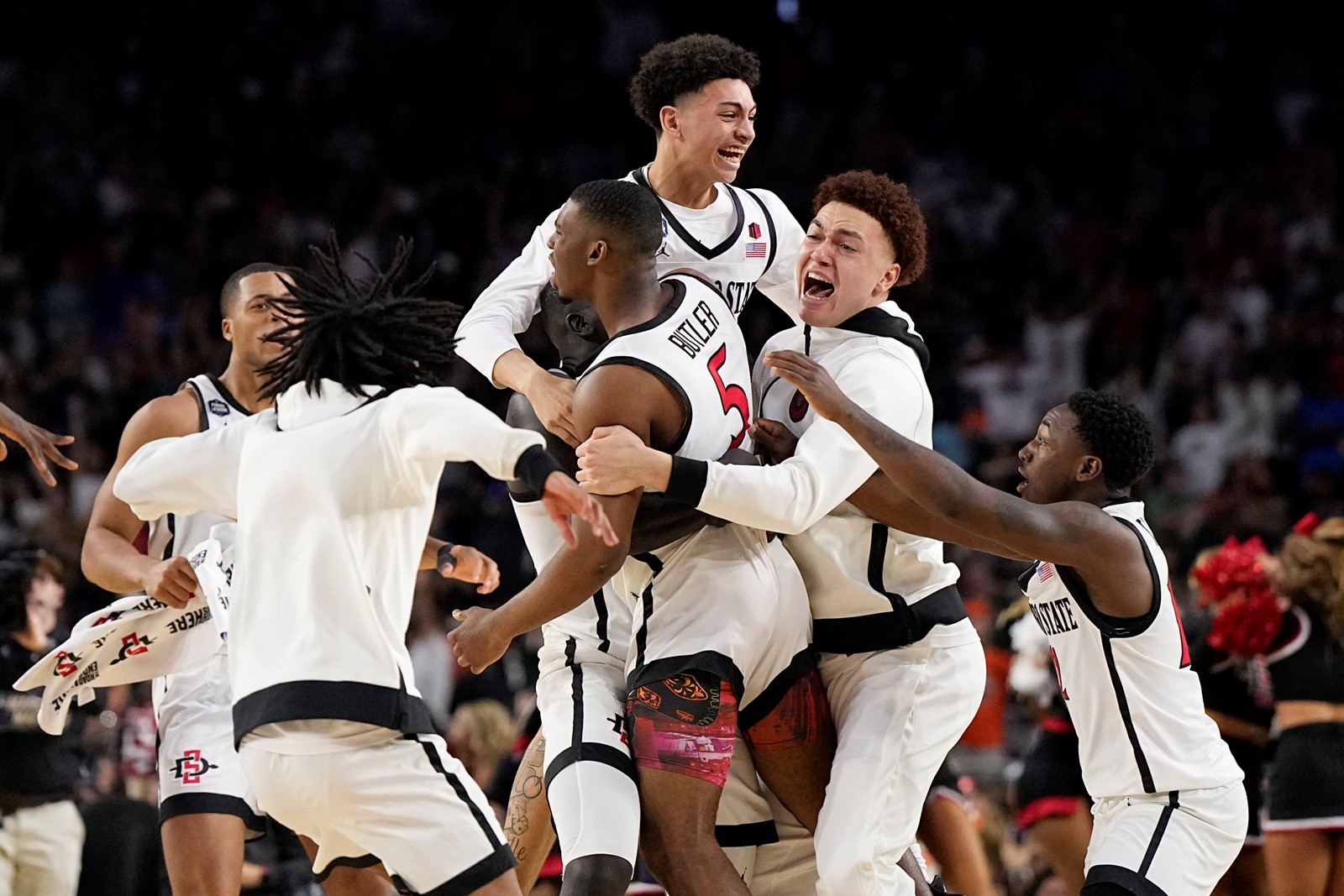 APTOPIX_NCAA_Florida_Atlantic_San_Diego_St_Basketball_06203--e8360_1061063621.jpg