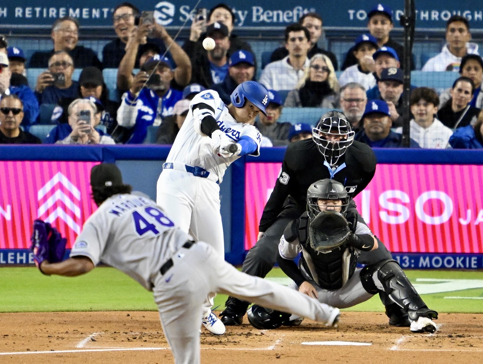 0416_NWS_LDN-L-DODGERS-0417-KB11_1092054554.jpg