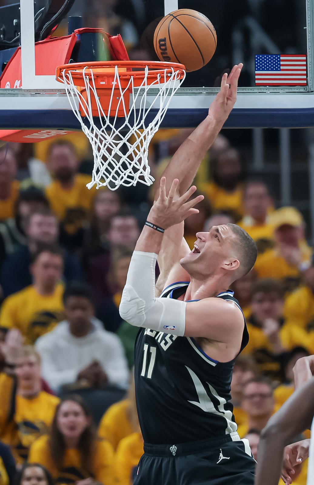 202507142236MCT_____PHOTO____SPORTS-BKN-CLIPPERS-LOPEZ-ZUBAC-GET_1095365746.jpg