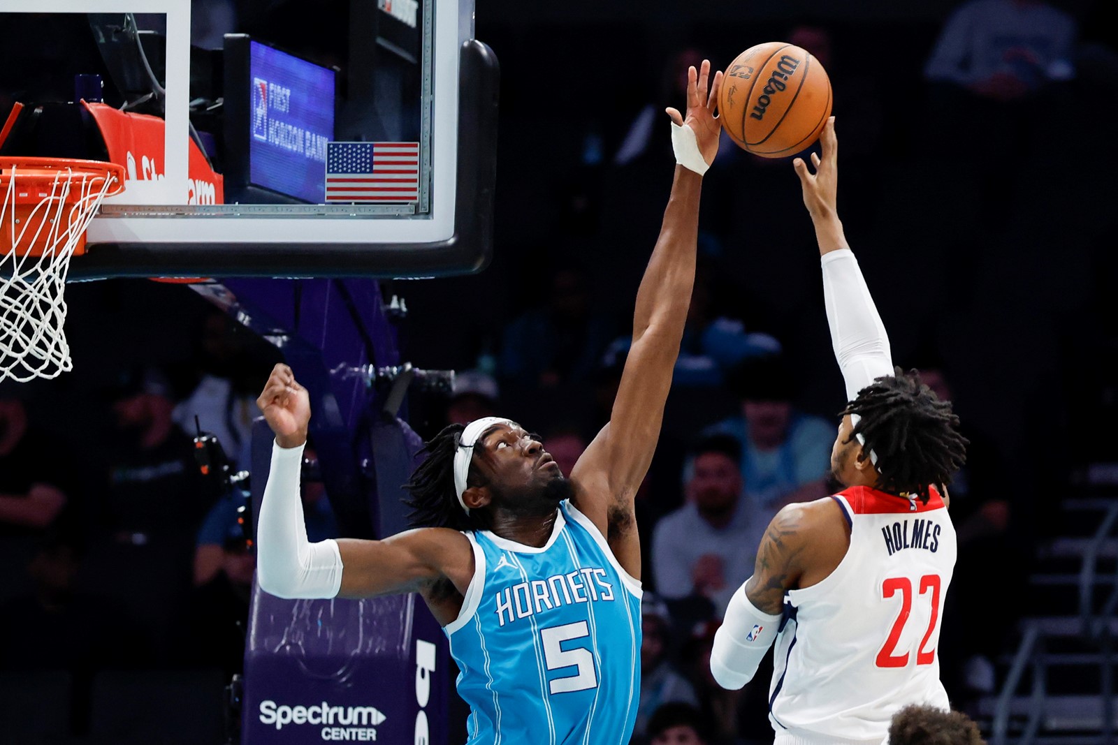 Wizards_Hornets_Basketball_64116--d673c_1089412193.jpg
