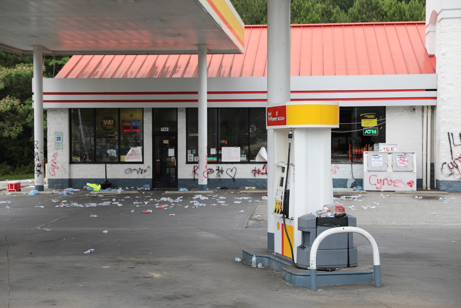 Gas_Station_Shooting_97285--5d4ce_1063358493.jpg