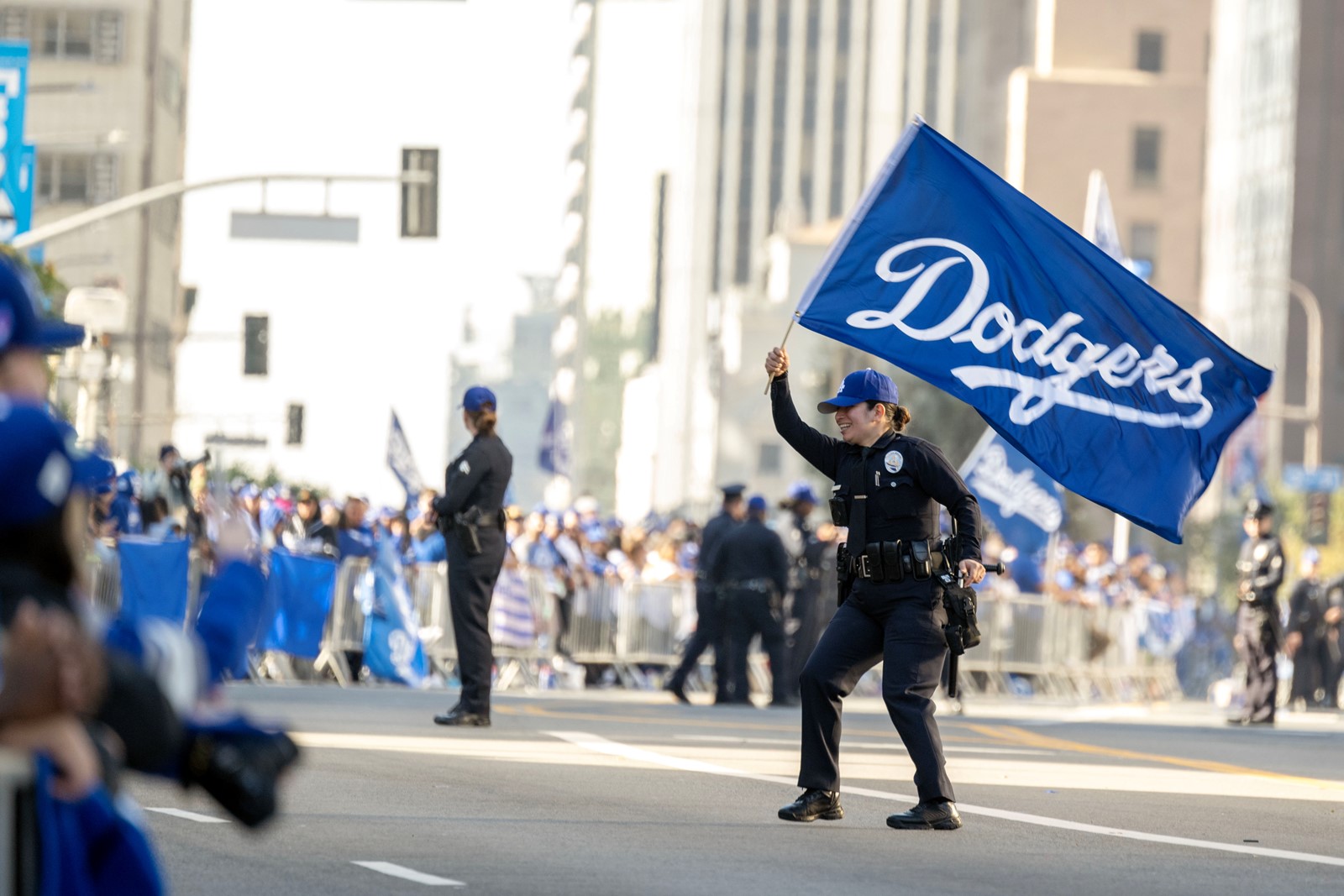 1101_NWS_LDN-L-DODGERS-PARADE-0002-11102-HG_1085965161.jpg