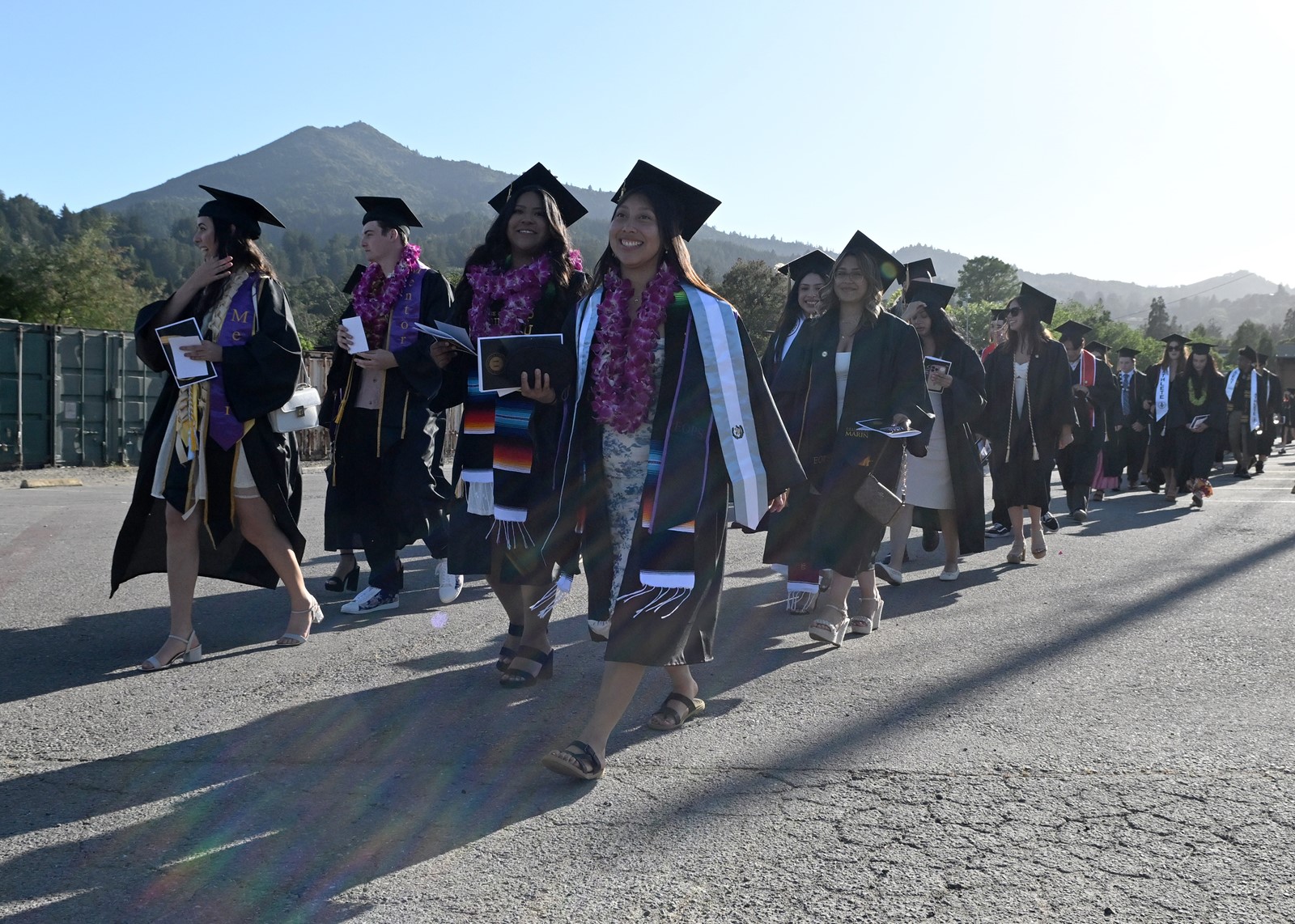 MIJ-L-COMGRAD-0524-01_1098346010.jpg