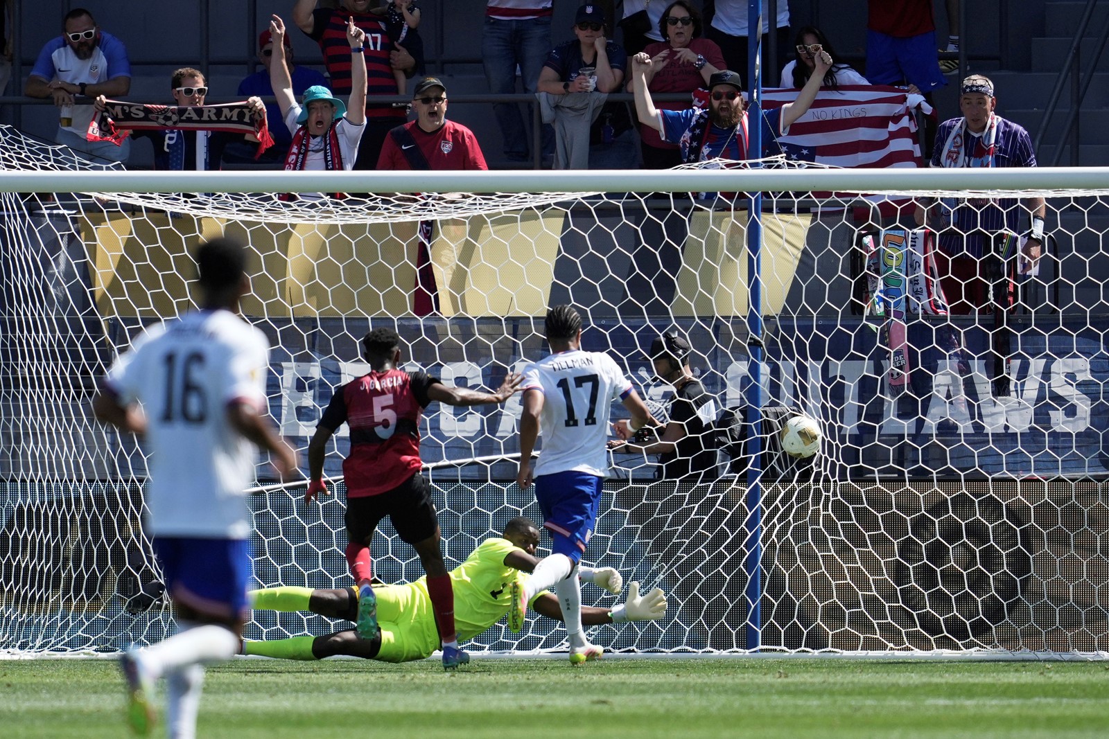 Gold_Cup_US_Trinidad_and_Tobago_Soccer_49862--000ad_1094309305.jpg