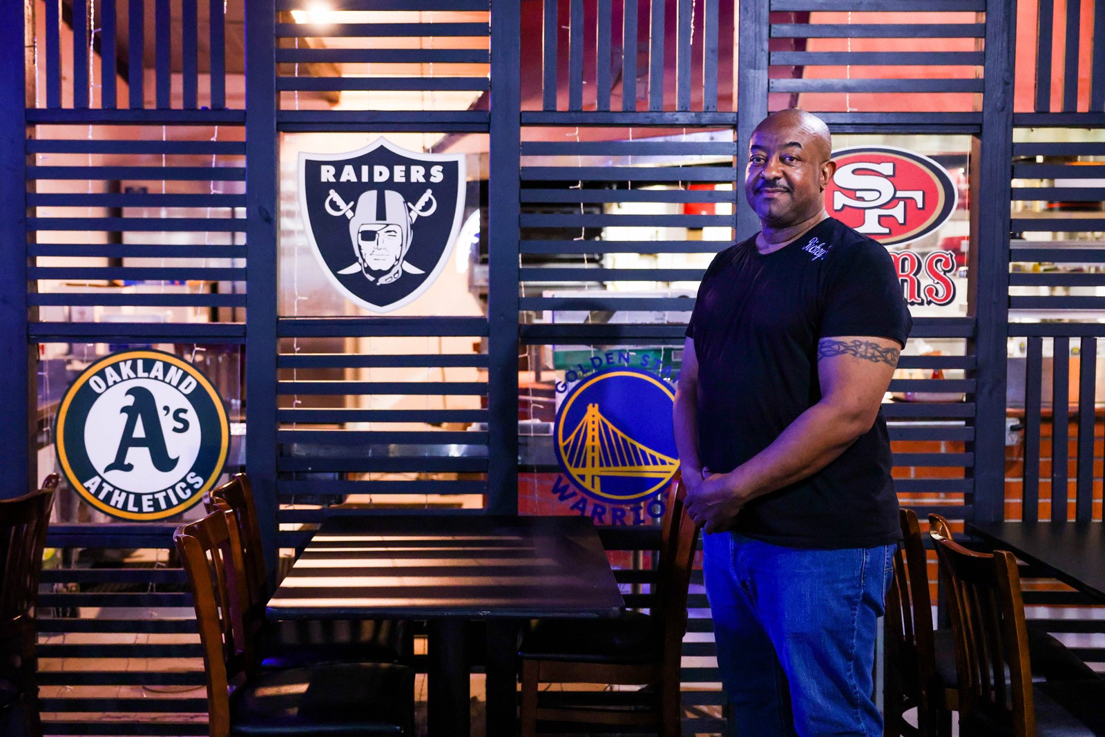 SJM-L-SPORTSBAR-0511-9_1066897847.jpg