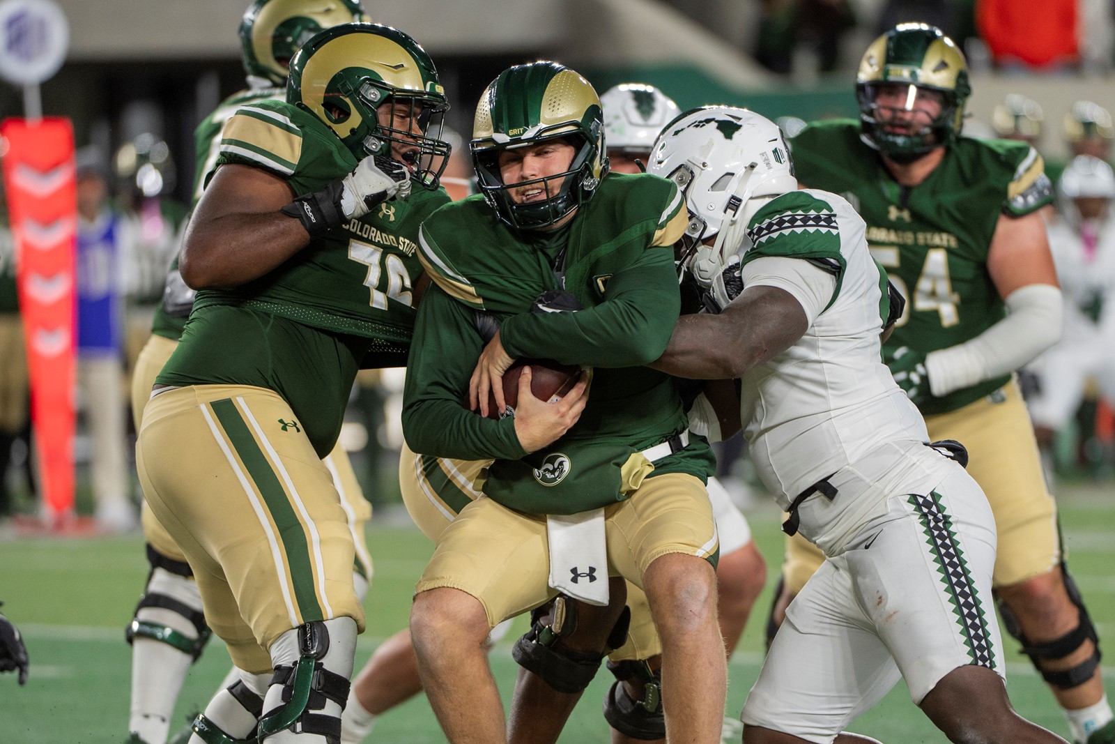 TDP-Z-csu-hawaii-football-db-101825-2380_A_1098892845.jpg