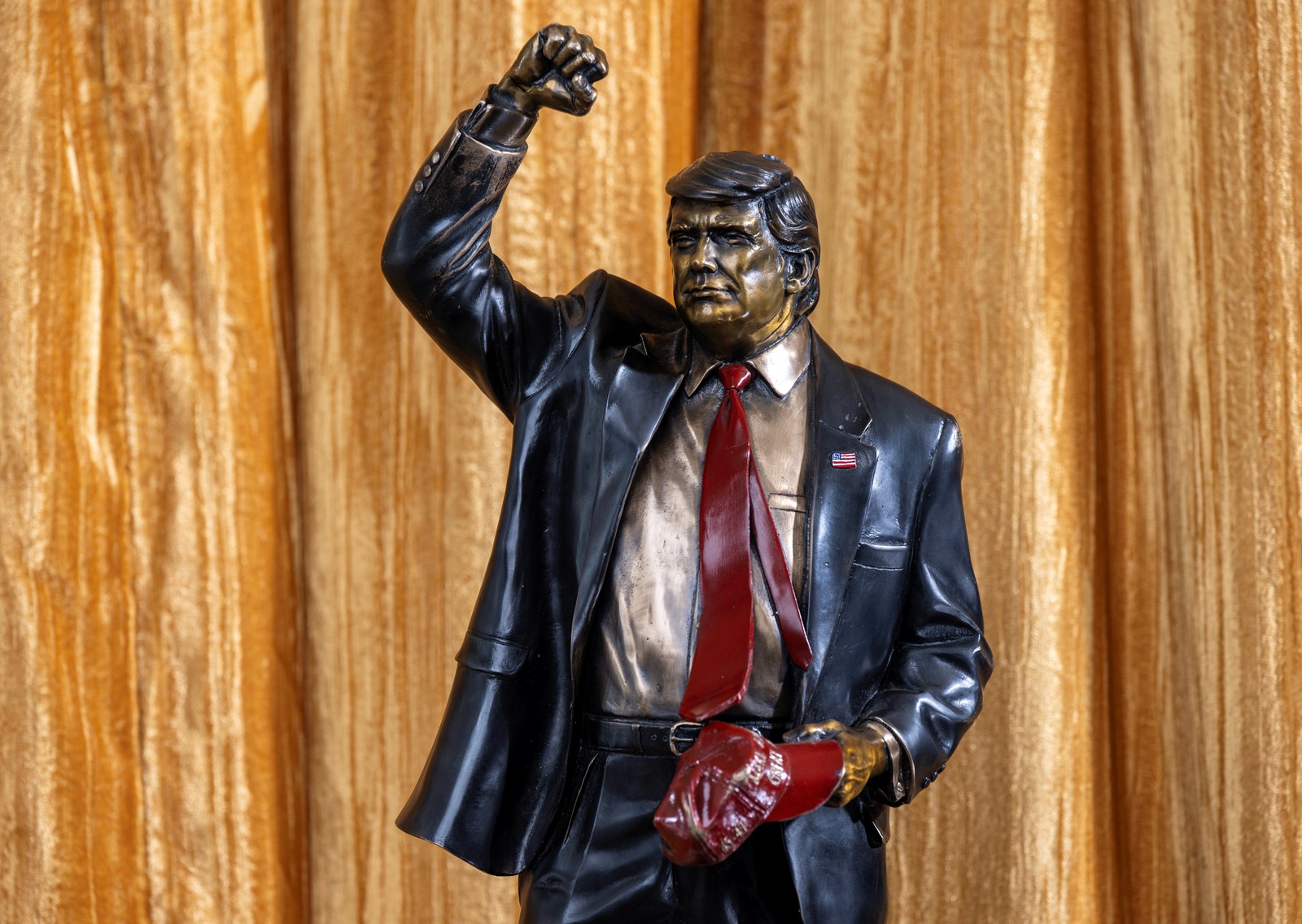 OCR-L-TRUMPSTATUE-0709-JA-11_1108853634.jpg