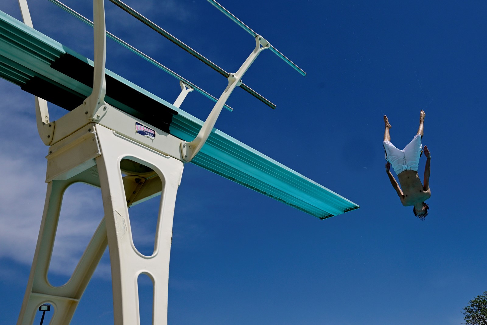 DCC-L-Sunsetpool_JS12890_f9fbe7_1106924277.jpg
