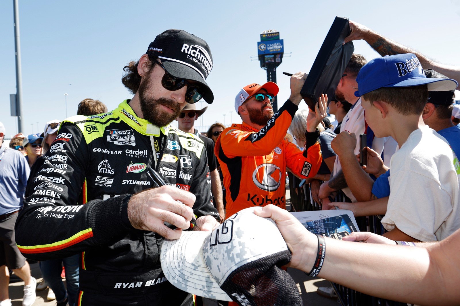 CORRECTION_NASCAR_Kansas_Auto_Racing_20771--4d196_1098883504.jpg