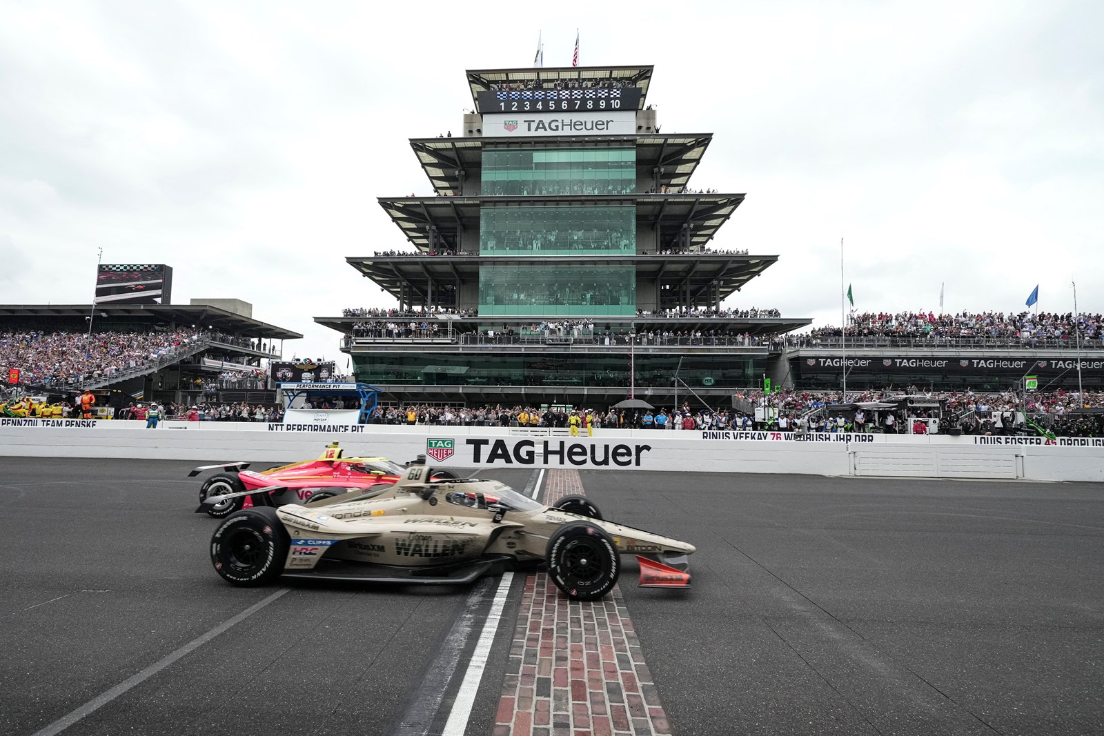 IndyCar_Indy_5__Auto_Racing_22856--26c08_1107030869.jpg