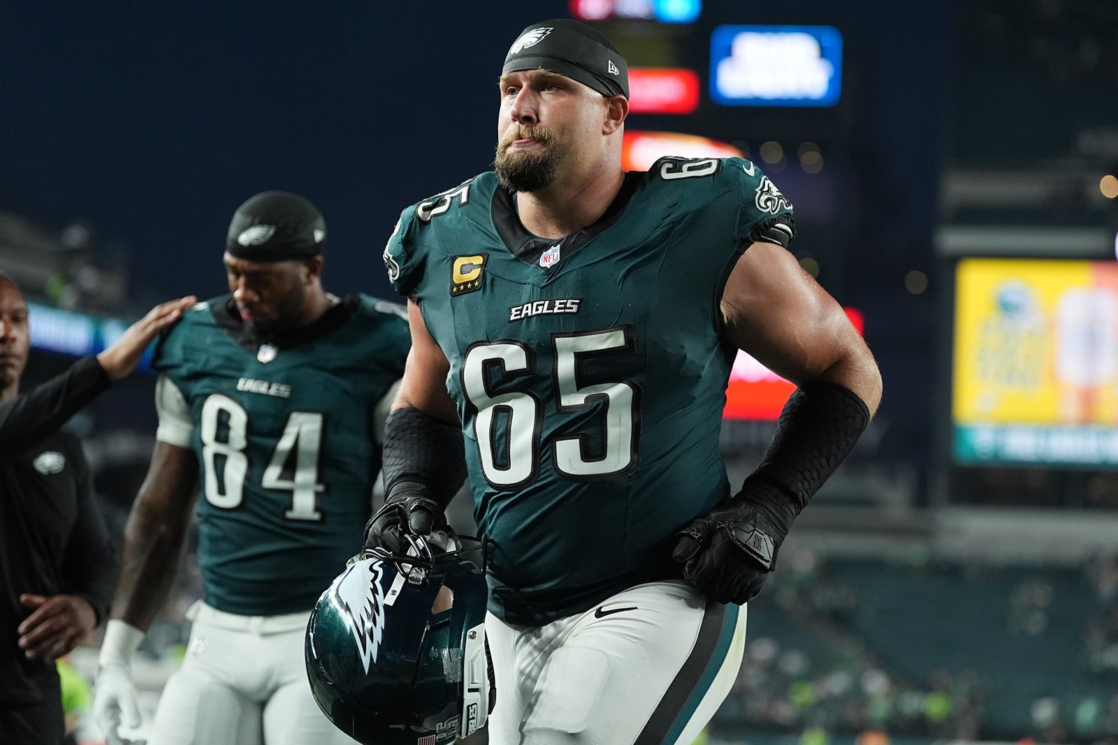 1006_NWS_STP-Z-Commanders-Eagles-Football_266721581_1111669391.jpg