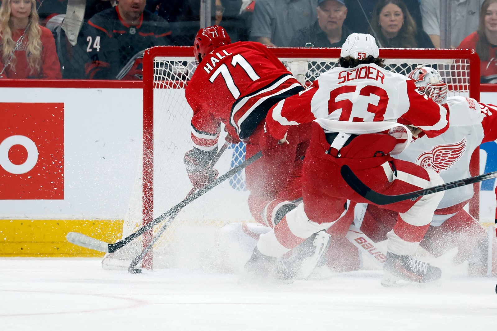 Red_Wings_Hurricanes_Hockey_57985--d5990_1103872519.jpg