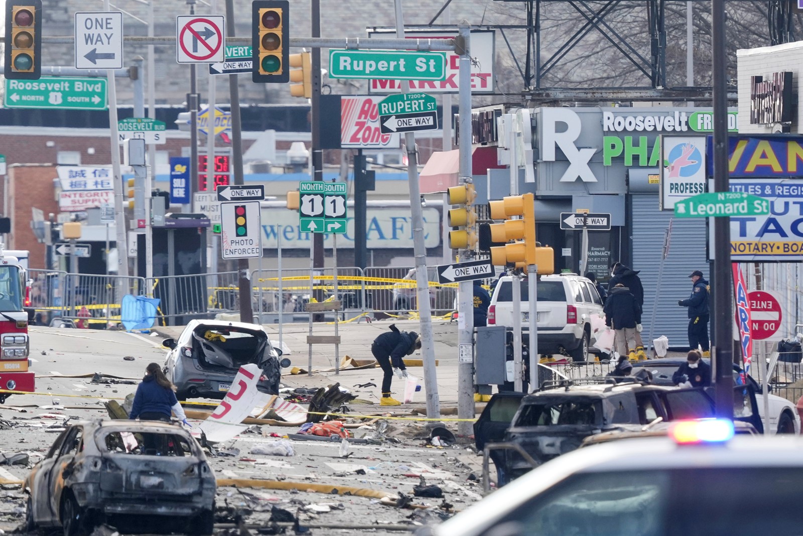 Philadelphia_Small_Plane_Crash_86193--2687e_1089313566.jpg