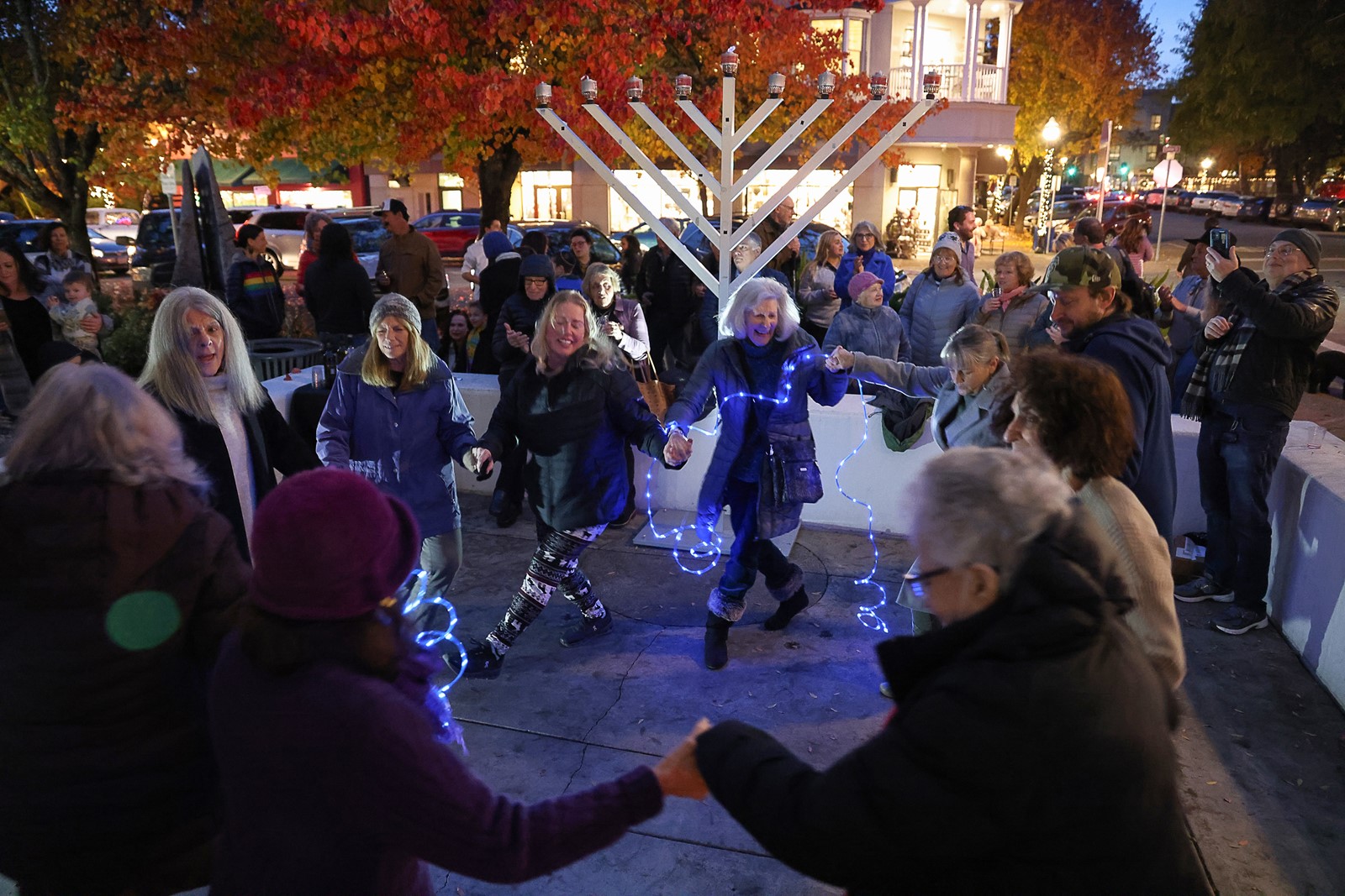 cc1214_Hanukkah_WomenDance_1100902270.jpg