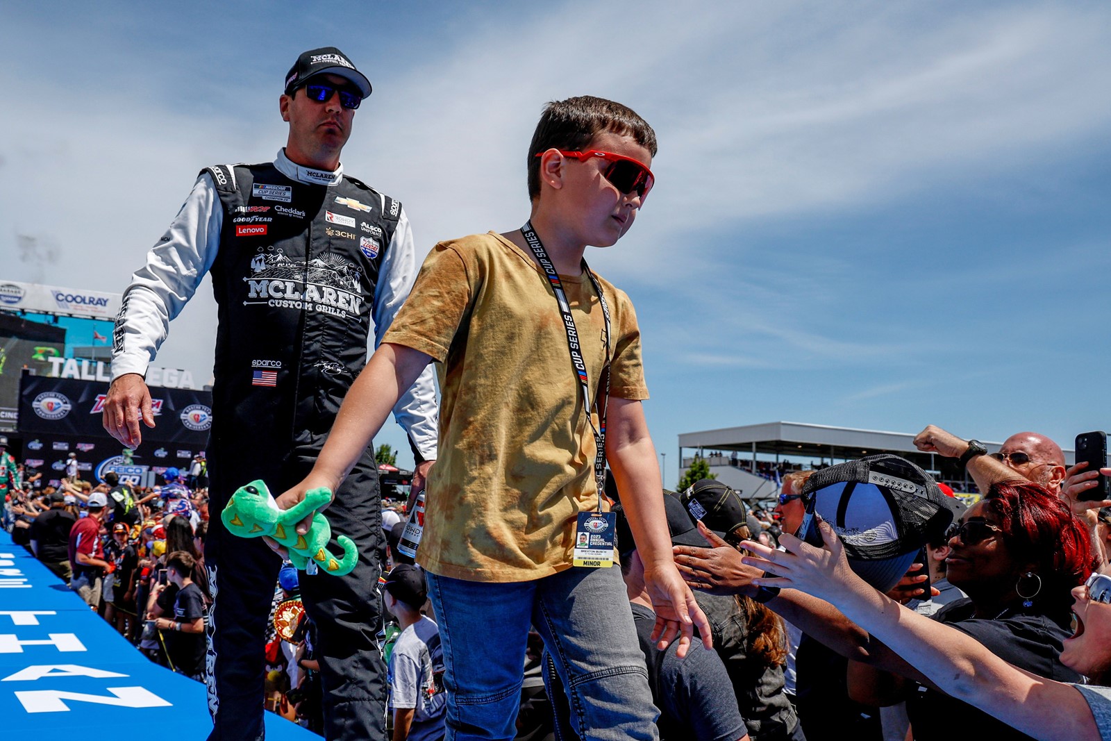 NASCAR_Kyle_Busch_Car_Auto_Racing_4_341--f1e1d_1107173092.jpg