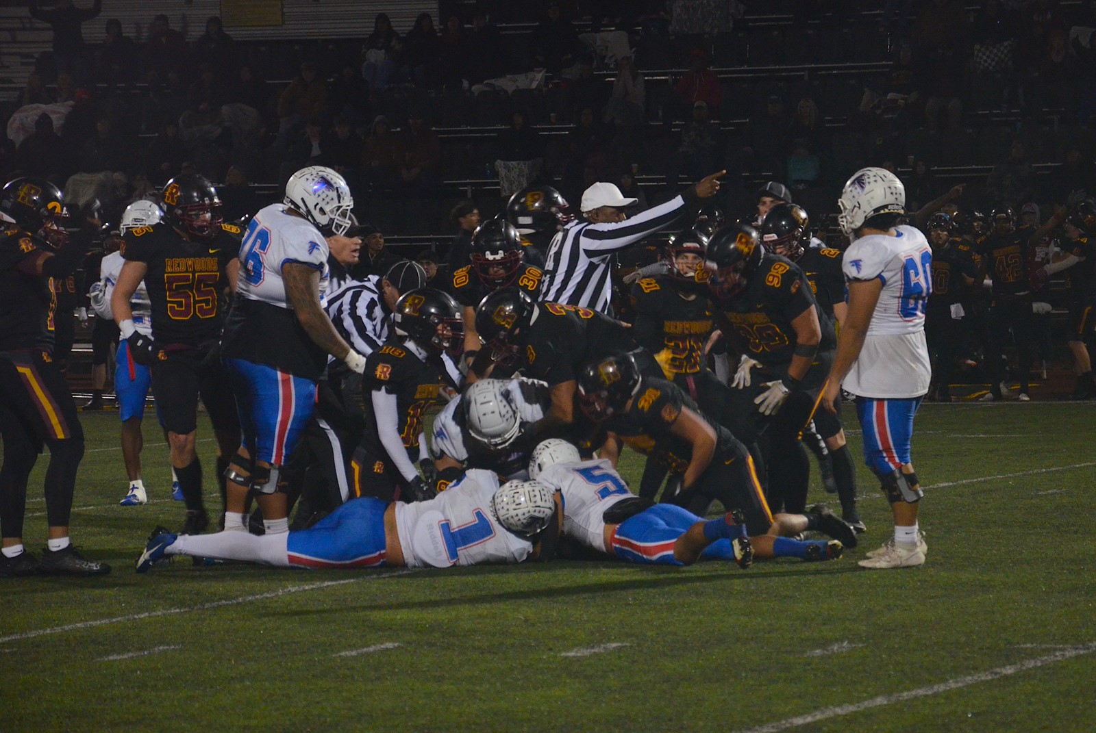 ETS-L-CRFOOTBALL-1208-01_29c6e4_1087362410.jpg