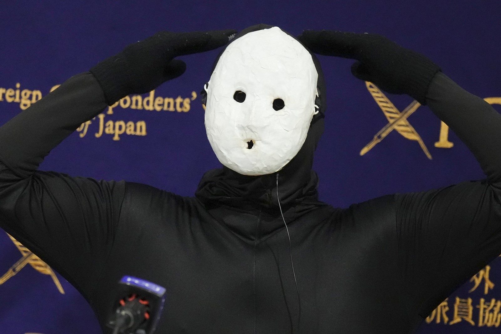 Japan_Masked_Horror_Writer_43646--76783_1088684396.jpg