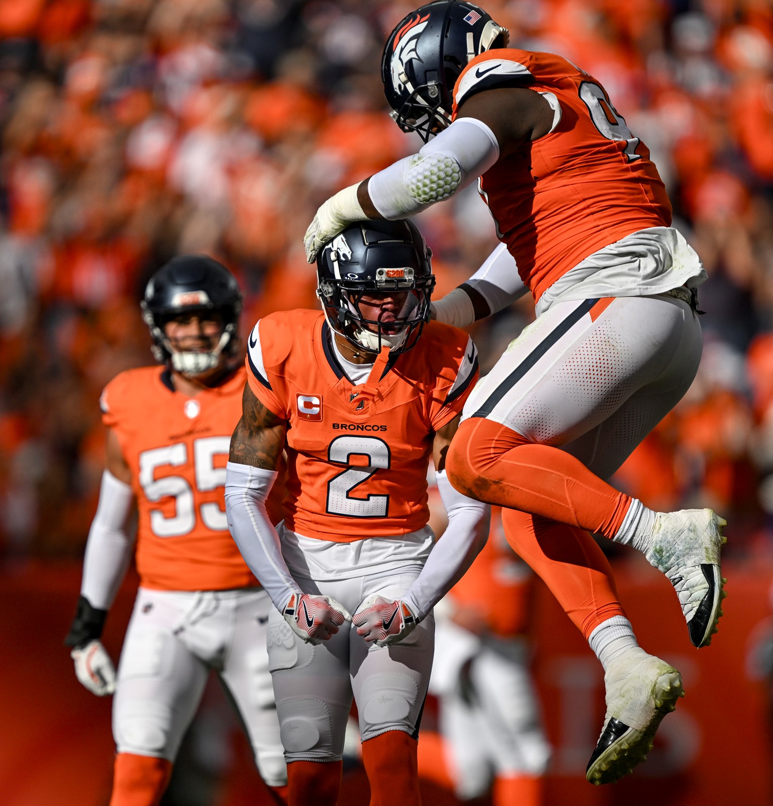 TDP-L-BRONCOS-PANTHERSAO1_7093xx_1095246384.jpg