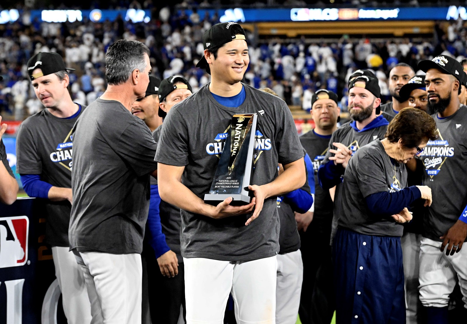 1017_NWS_LDN-L-DODGERS-1017-KB86_1098860139.jpg
