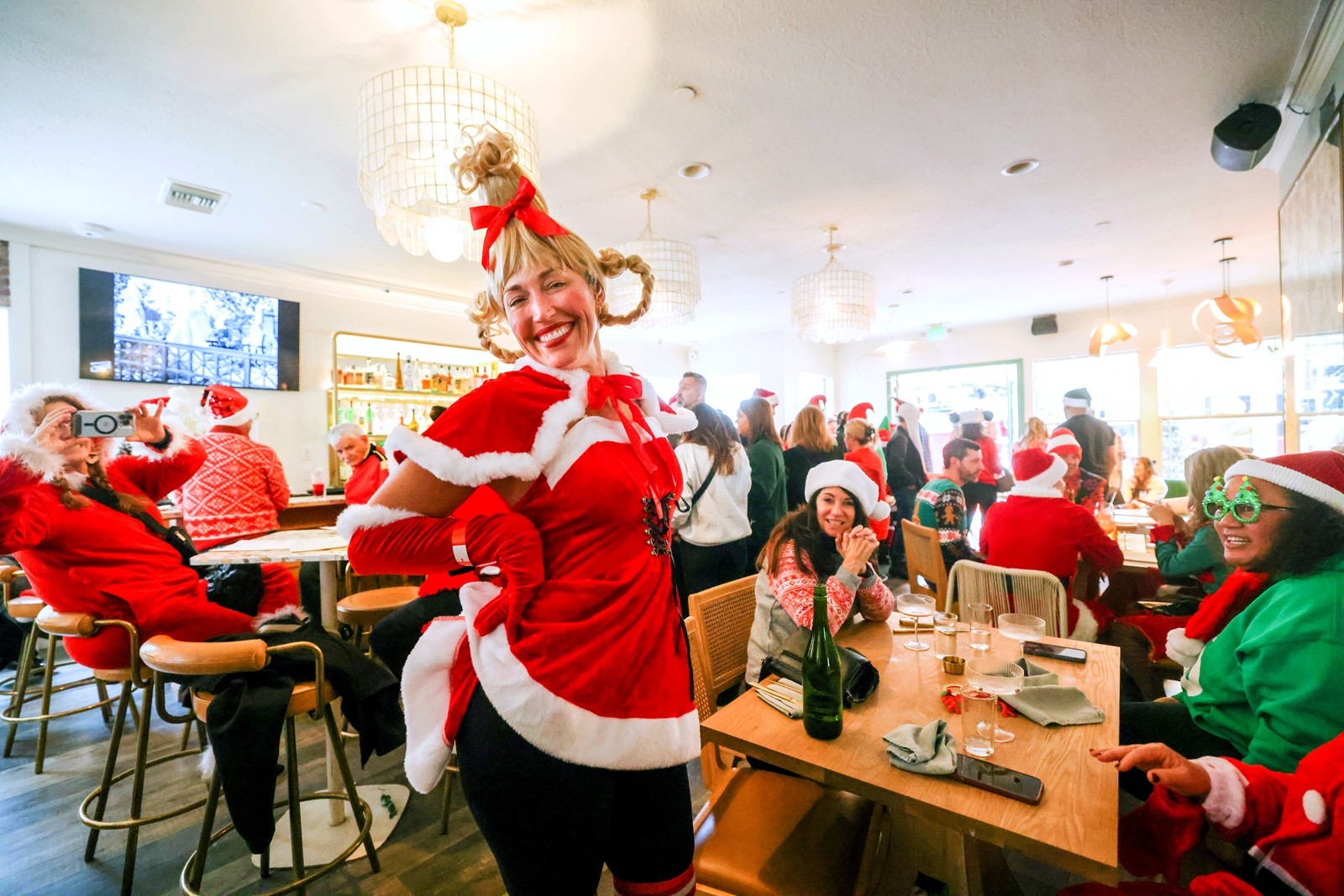 EBT-L-SANTA-1212-1_1100936327.jpg