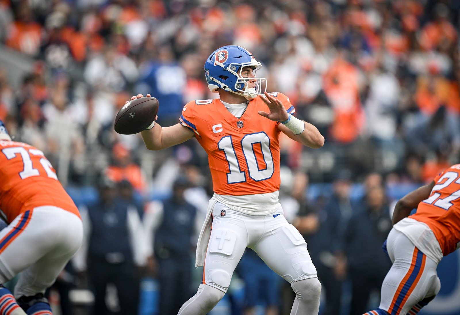 TDP-L-BRONCOS-COWBOYSAO2_9442x#1_1109180085.jpg