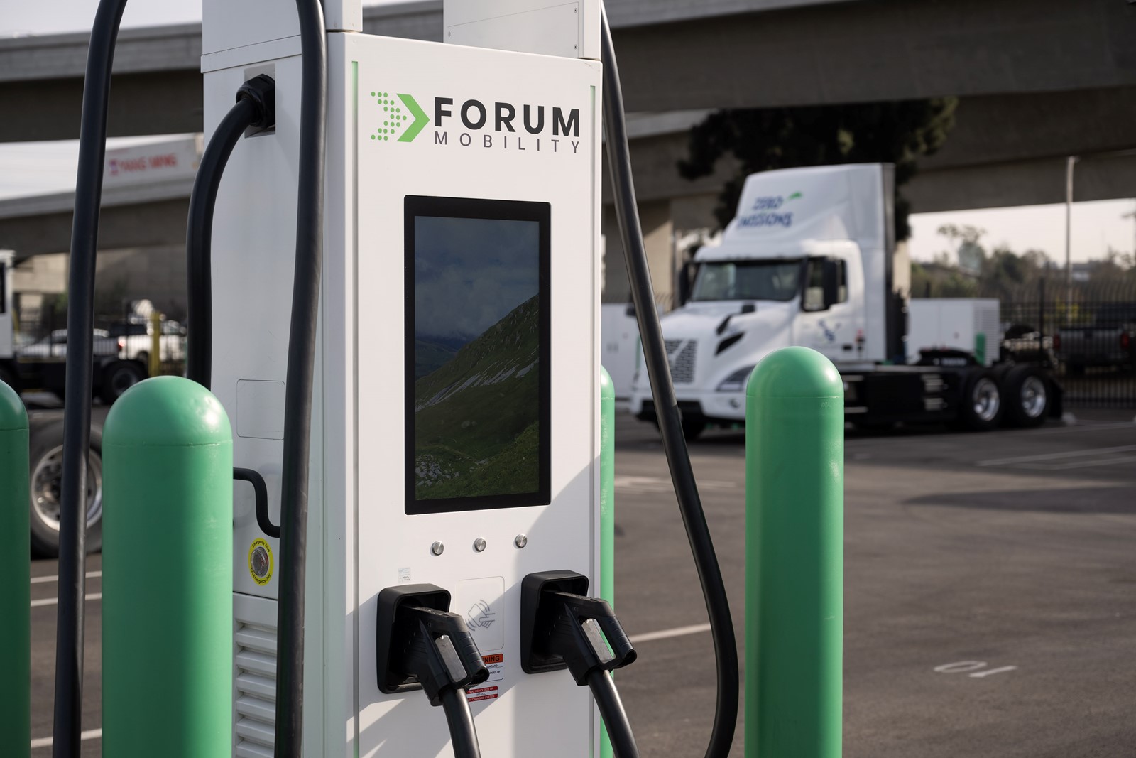 LPT-L-TRUCK-CHARGING-0123-DK-09_1092607875.jpg