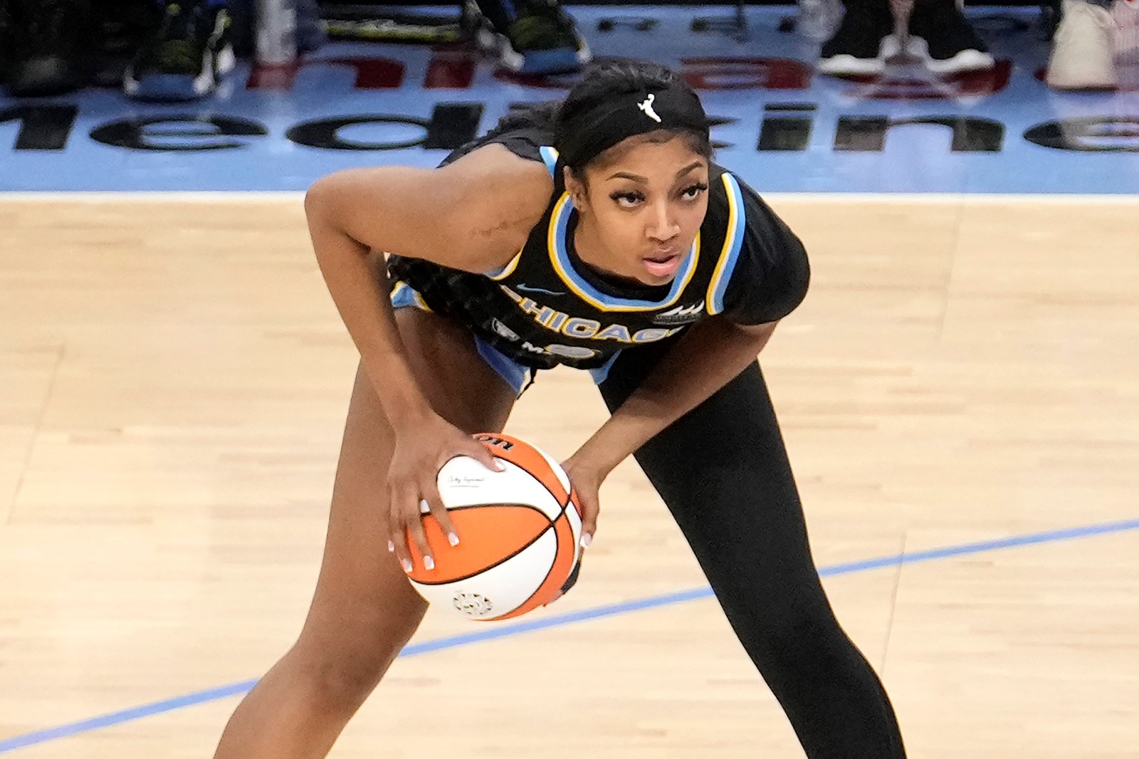 Rookie_of_the_Year_Race_Basketball_69737--061e6_1083215003.jpg