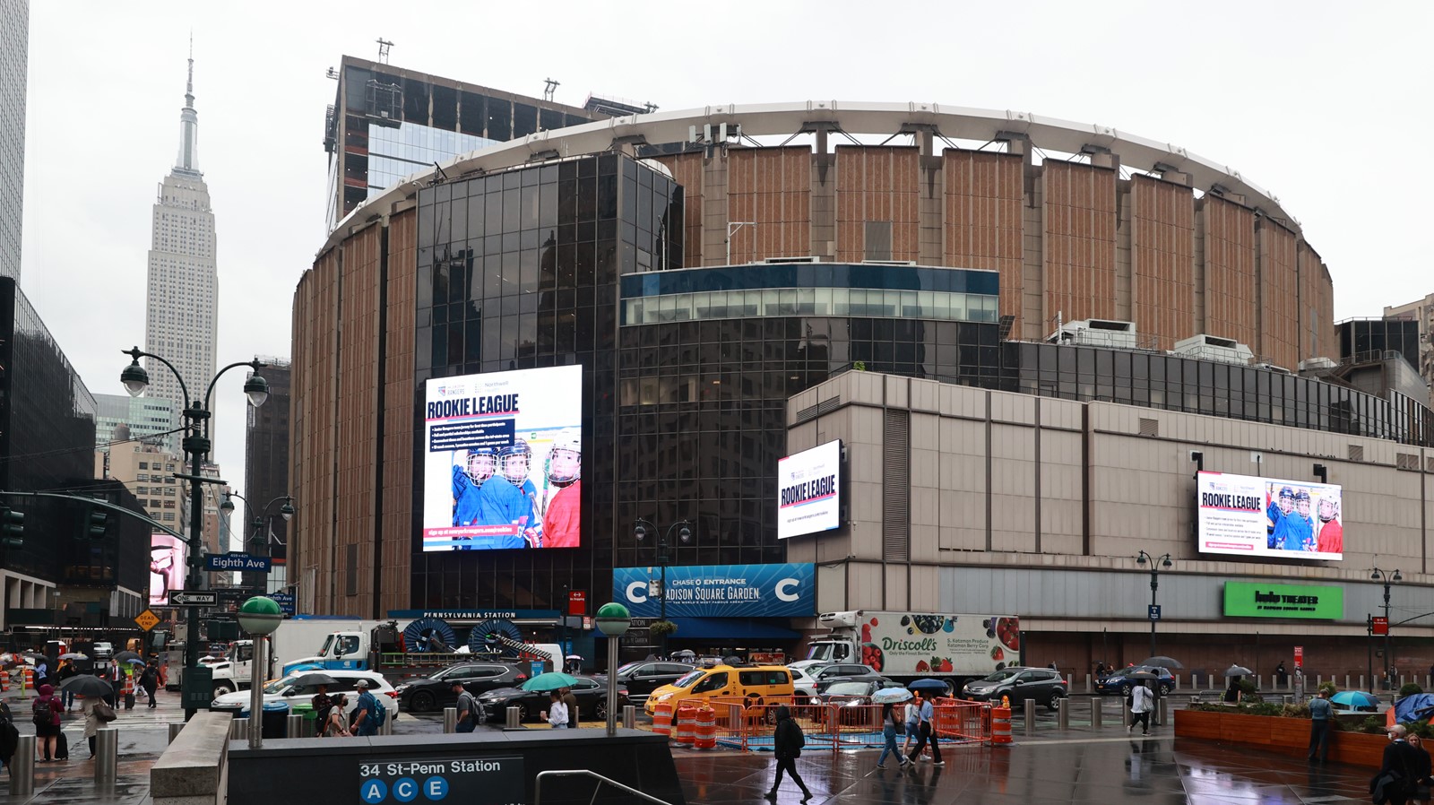 NY_IC_1029754104_1029791720_004-1120_rror threat penn station_4.jpg