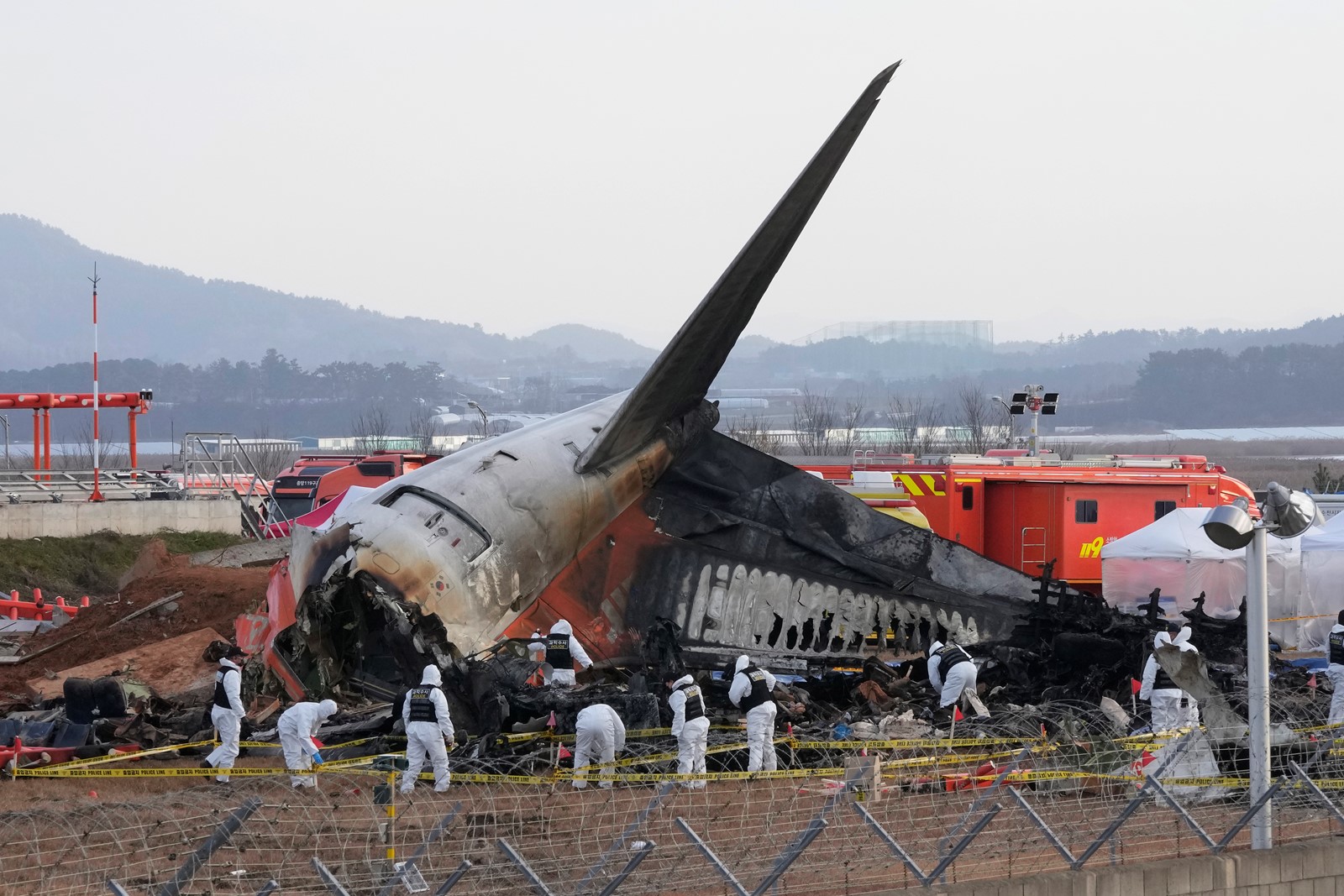 CT_IC_1051979747_1052034141_004-0112_South_Korea_Plane_Fire_89812--58811.jpg