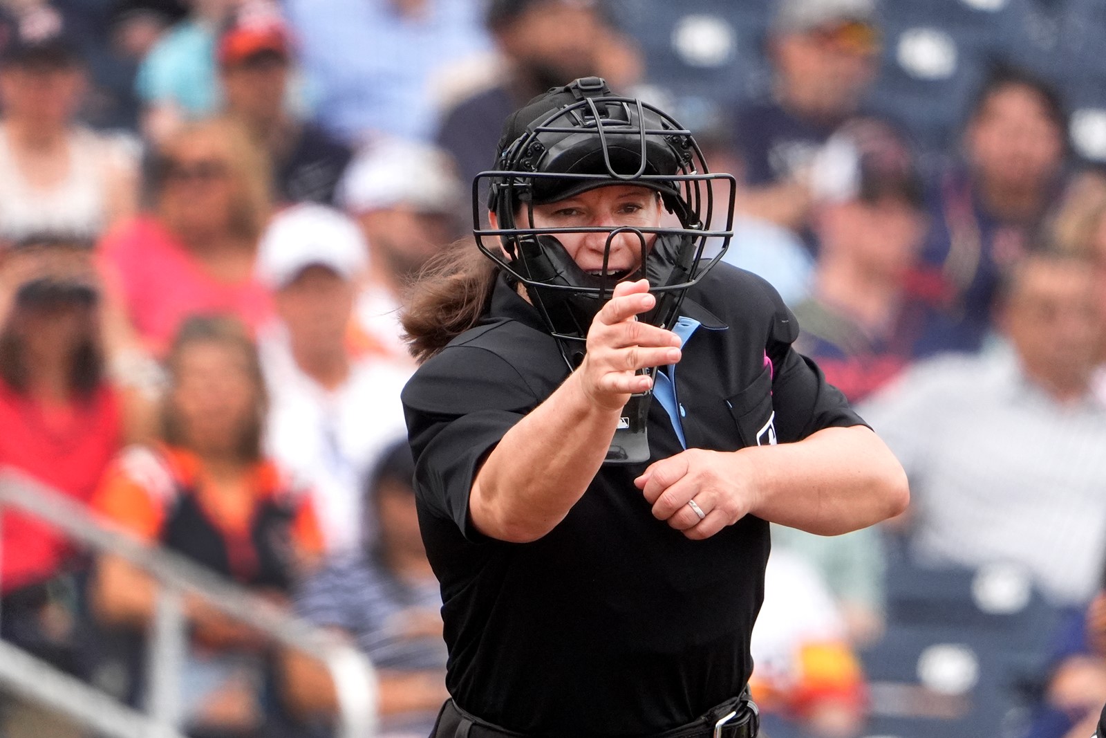 CT_IC_1053201396_1053217663_016-0221_0220_NWS_umpire.jpg