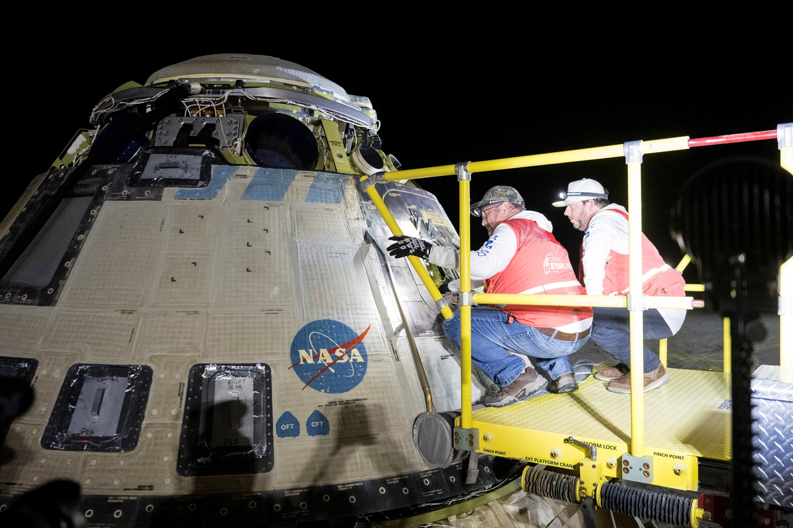 CT_IC_1048412692_1048477098_004-0908_Stuck_Astronauts_80350--9fec8.jpg