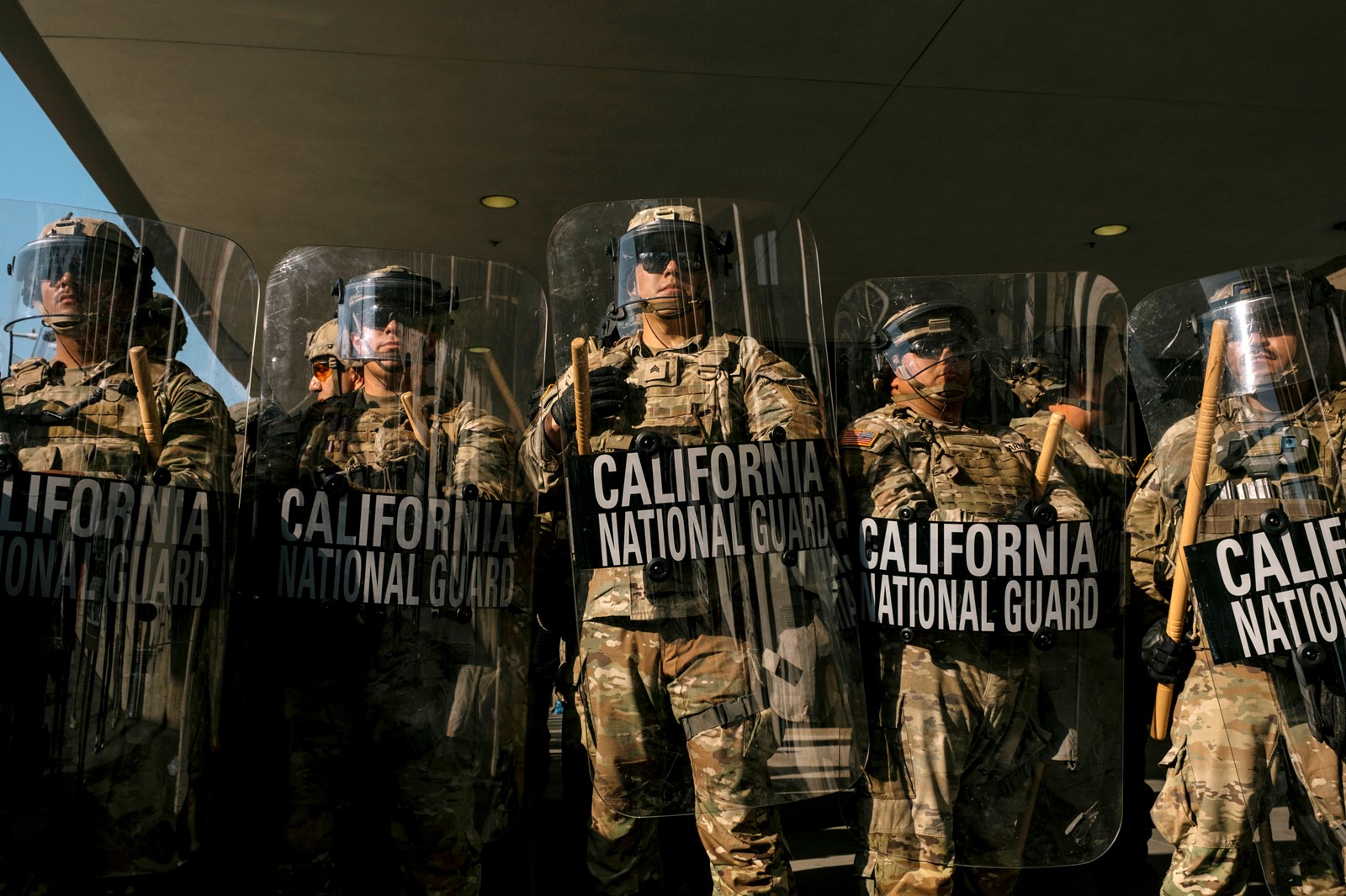 CT_IC_1057780482_1057811542_007-0720_NYTimes_CALIF-GUARD-MORALE-1.jpg