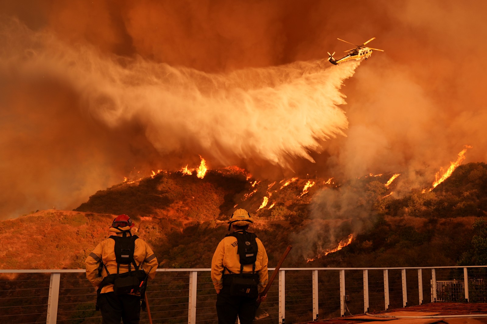 CT_IC_1051979747_1052035277_004-0112_APTOPIX_California_Wildfires_94481--76680.jpg