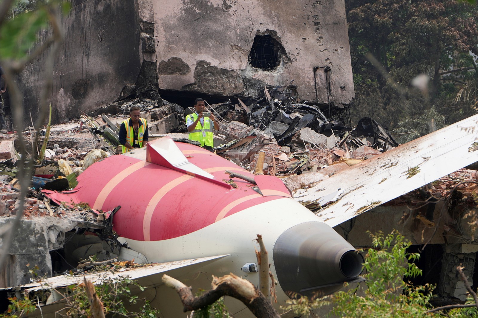 CT_IC_1057602038_1057637015_006-0713_India_Plane_Crash_67140--945dd.jpg