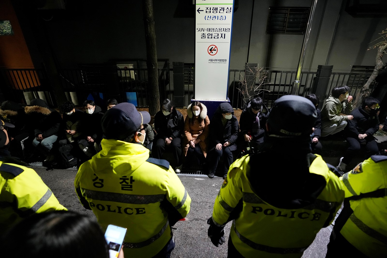 CT_IC_1052178634_1052242751_006-0119_South_Korea_Martial_Law_13503--6b6ca.jpg