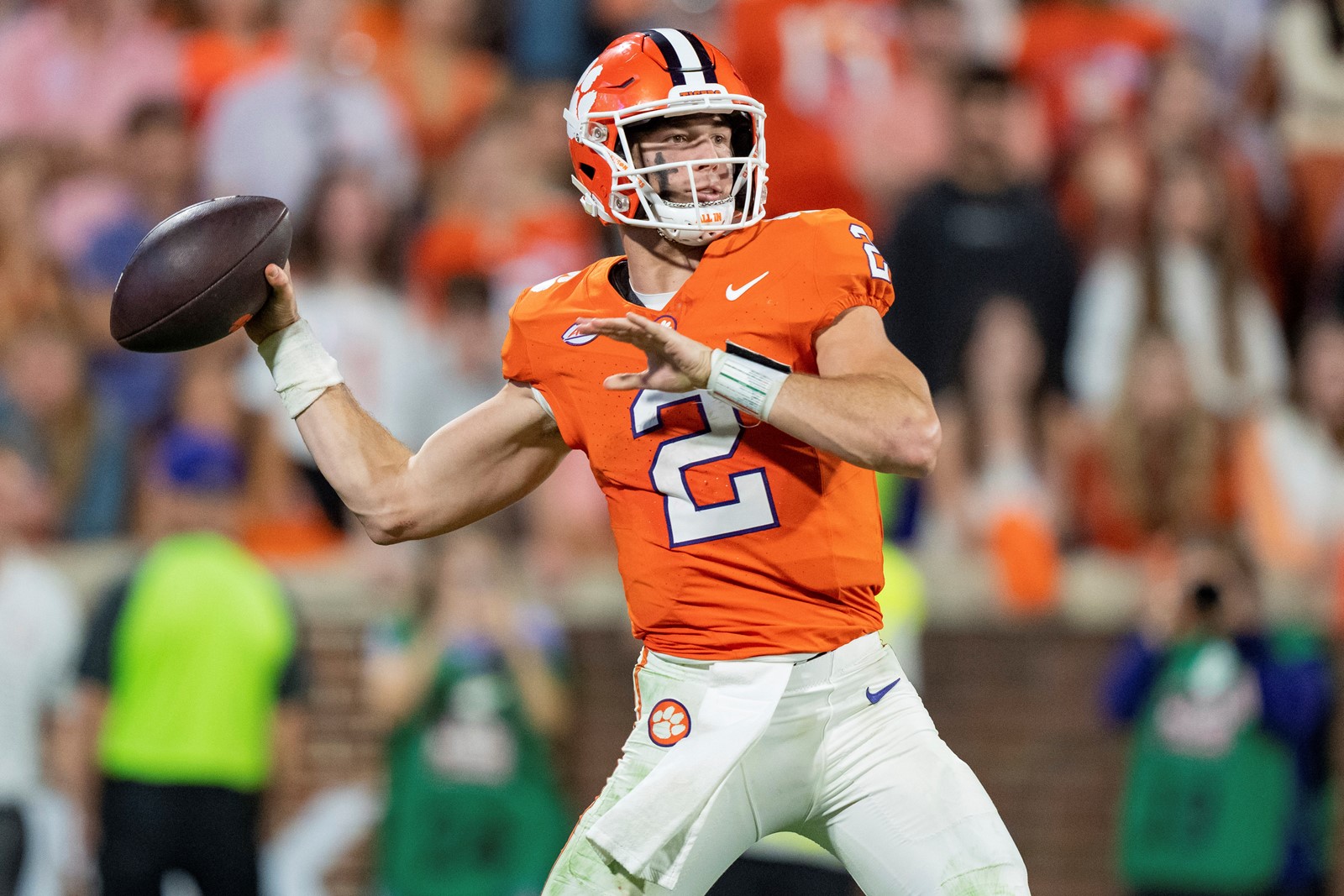 OS_IC_1047781114_1047747002_015-0825_Clemson-Rileys-Offense-Football.jpg