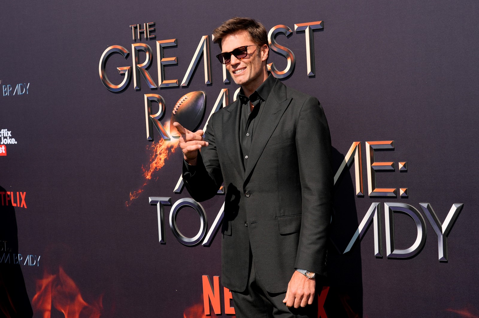 OS_IC_1044784673_1044762308_009-0508_The_Greatest_Roast_of_All_Time__Tom_Brady__90091--52da6.jpg